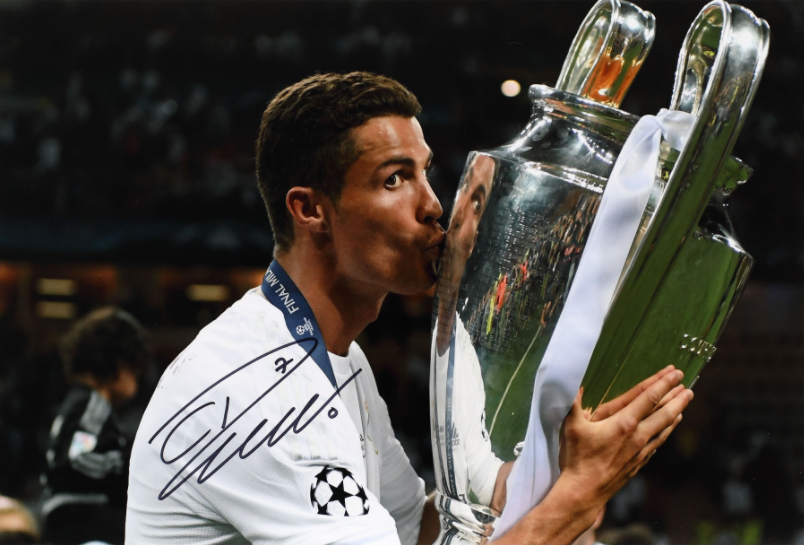 Un autograf al lui Cristiano Ronaldo poate fi cumpărat cu 200 de euro. Sursa foto: Artmark