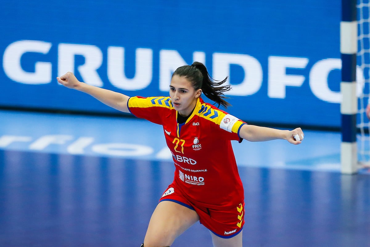 Lorena Ostase, nominalizată în cea mai bună echipă. Sursa foto: Federația Română de Handbal