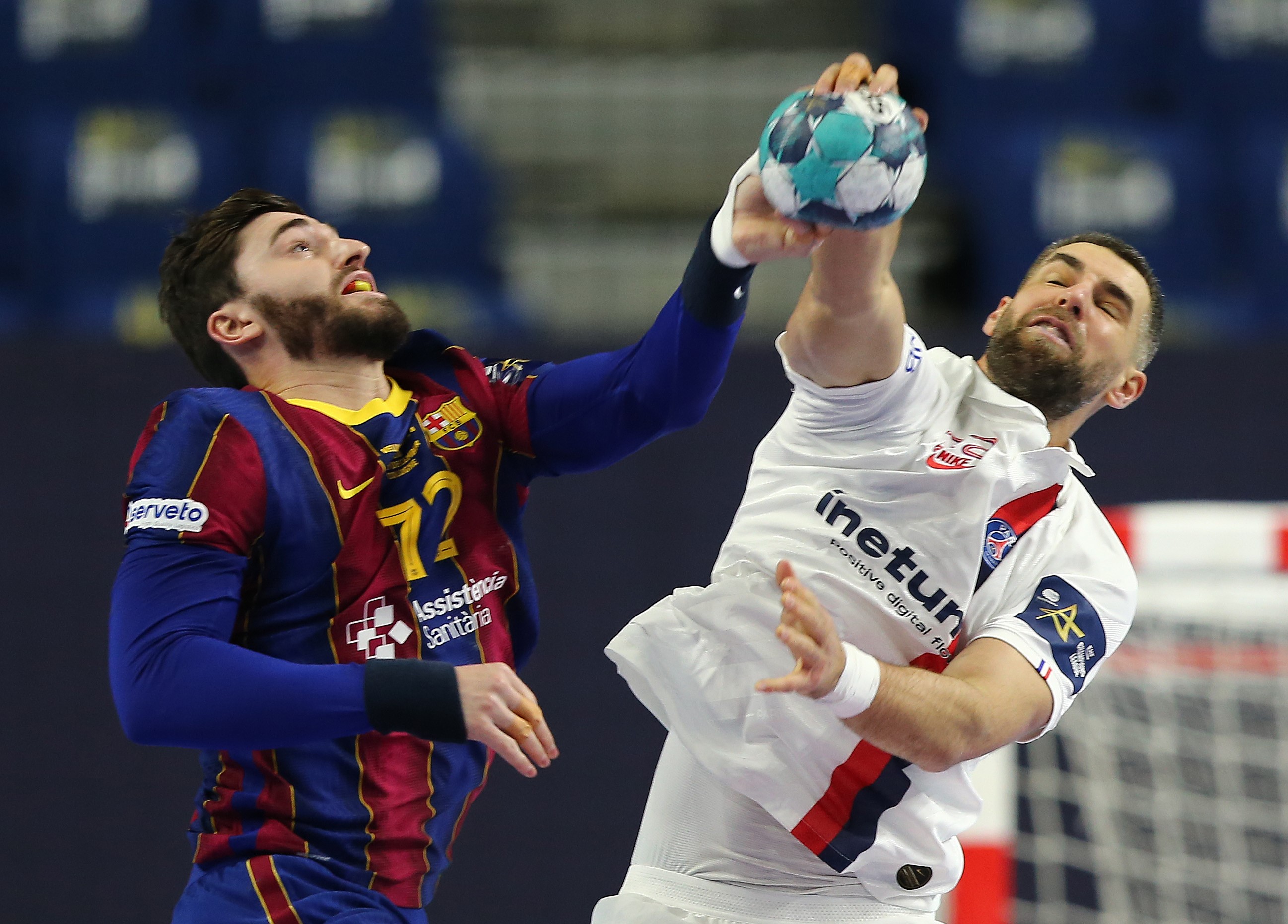 Duel de pivots franco-français, entre Ludovic Fabregas (Barça) et Luka Karabatic (PSG), en demi-finale de la Ligue des champions - 28/12/2020