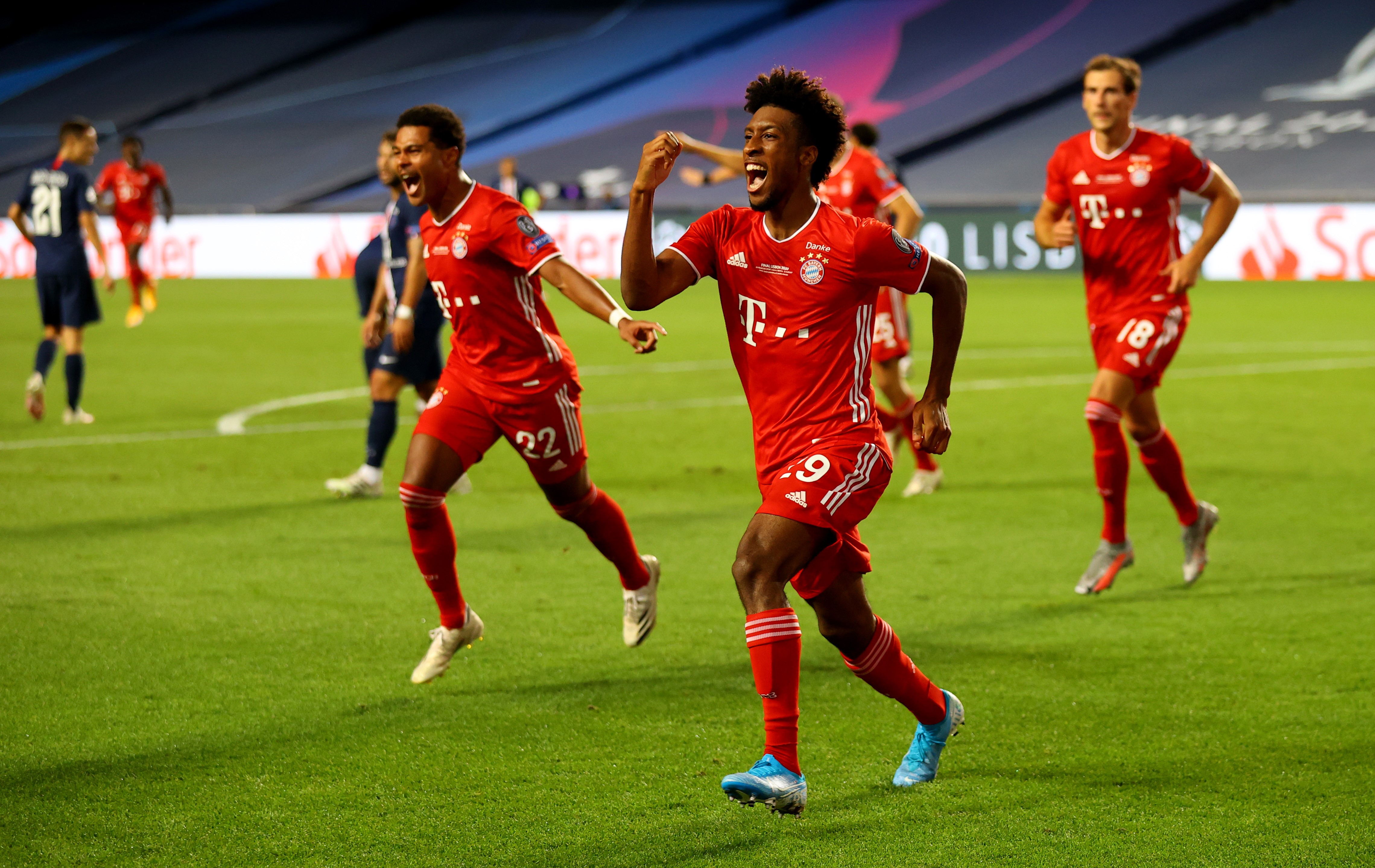 Kingsley Coman (vorne) köpfte den FC Bayern München in Lissabon zum Champions-League-Sieg