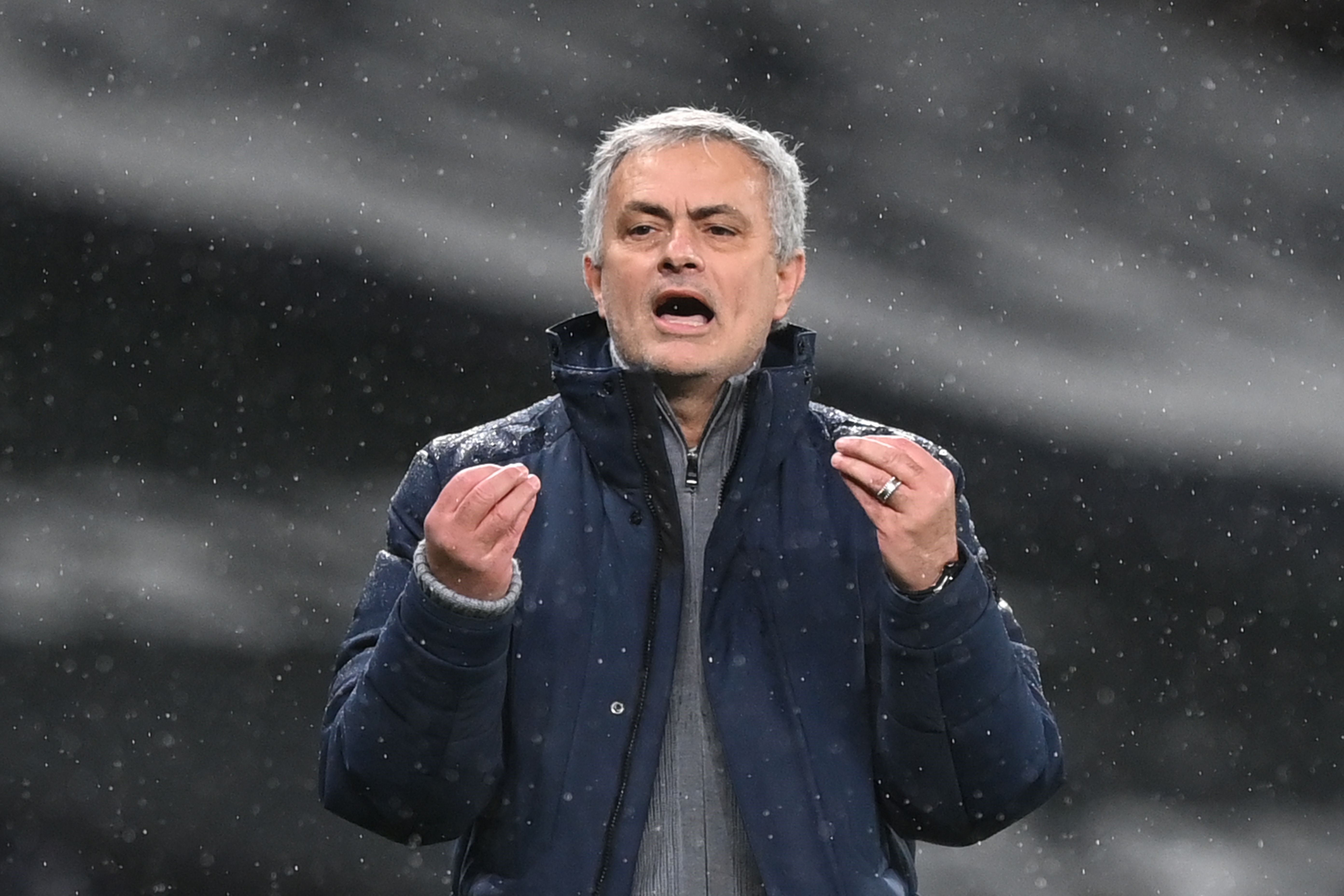 Mourinho, cabreado durante el Tottenham-Liverpool de Premier League