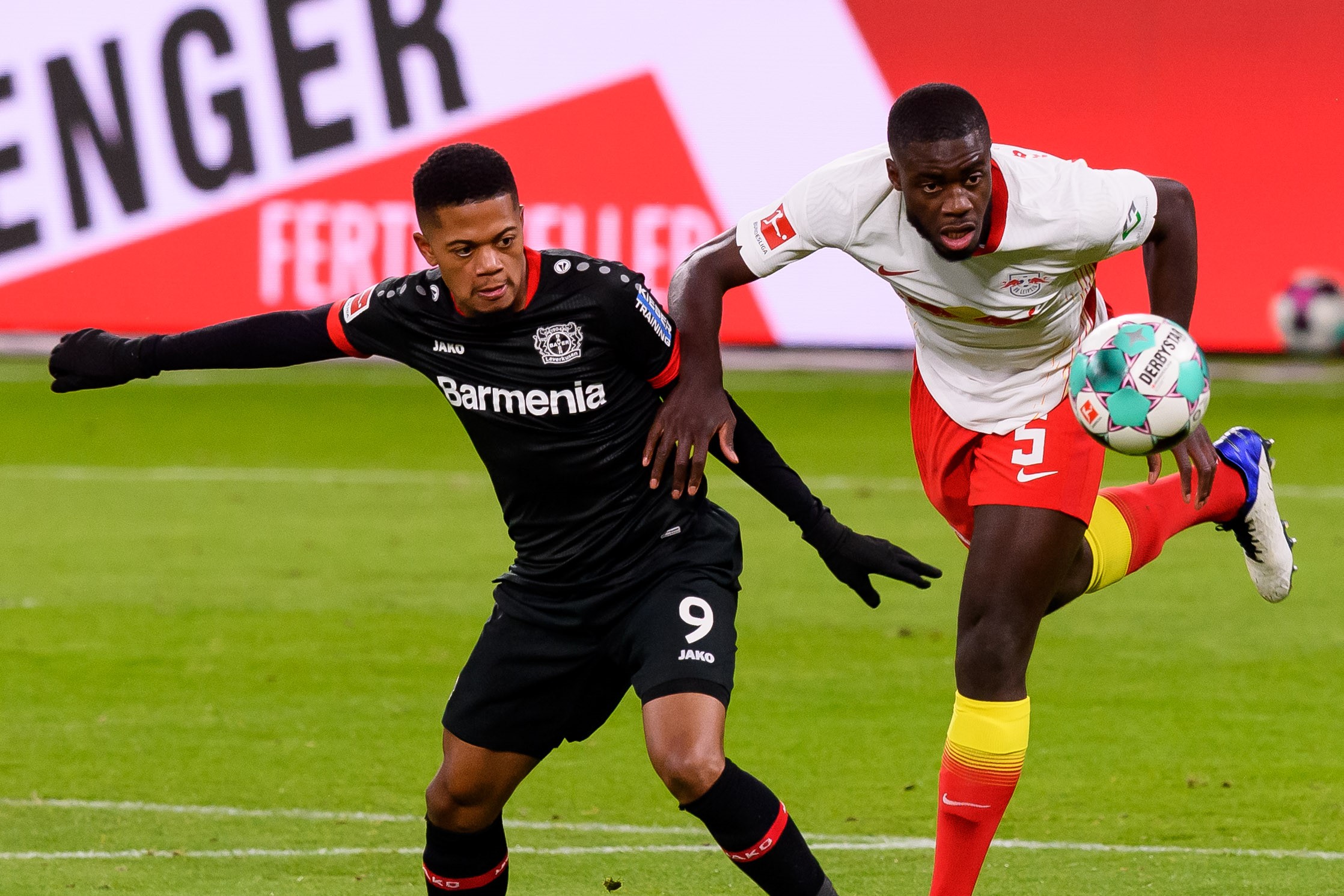 Leon Bailey against Dayot Upamecano - RB Leipzig vs. Bayer Leverkusen