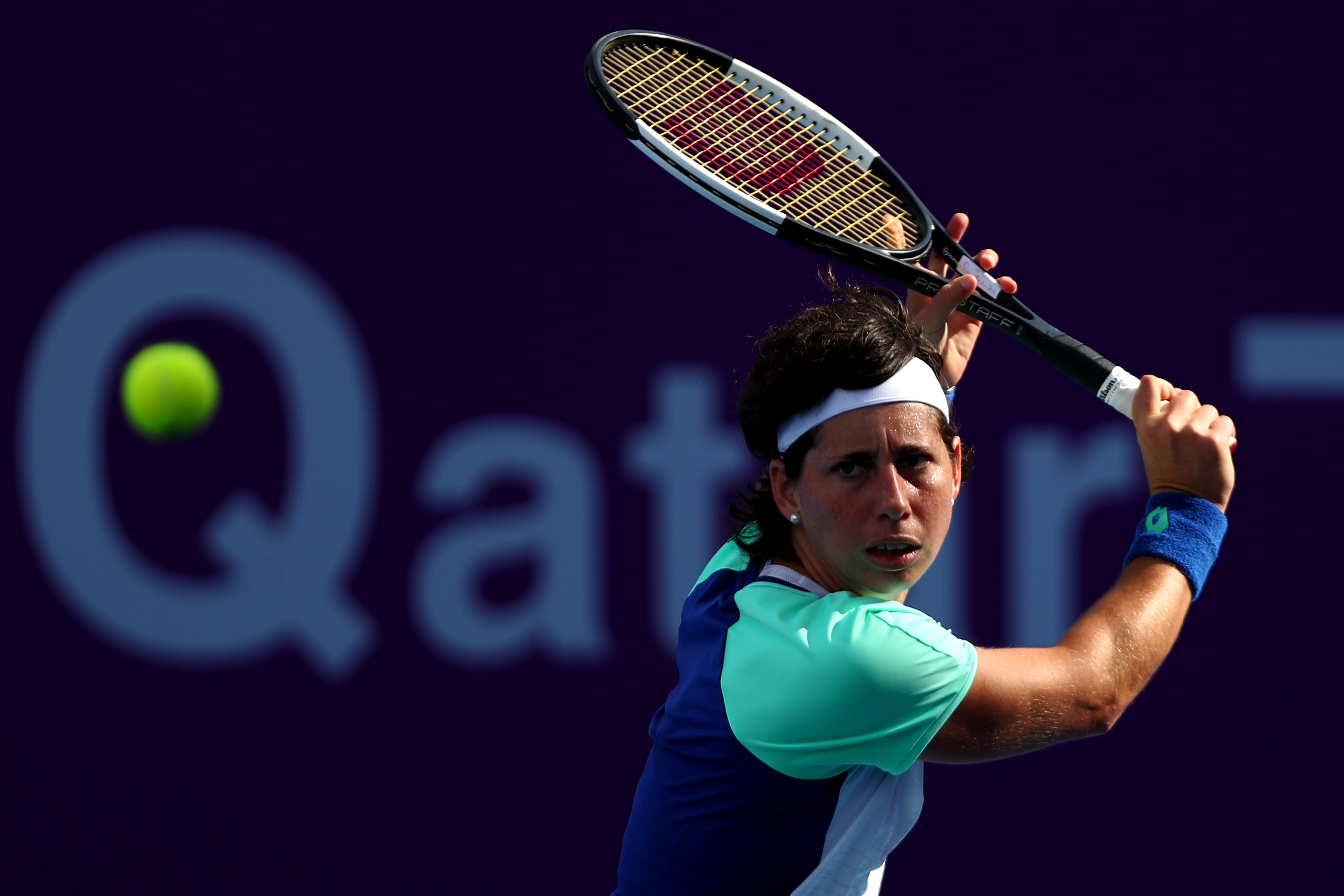 Carla Suárez Navarro in action at the Qatar Total Open in 2020