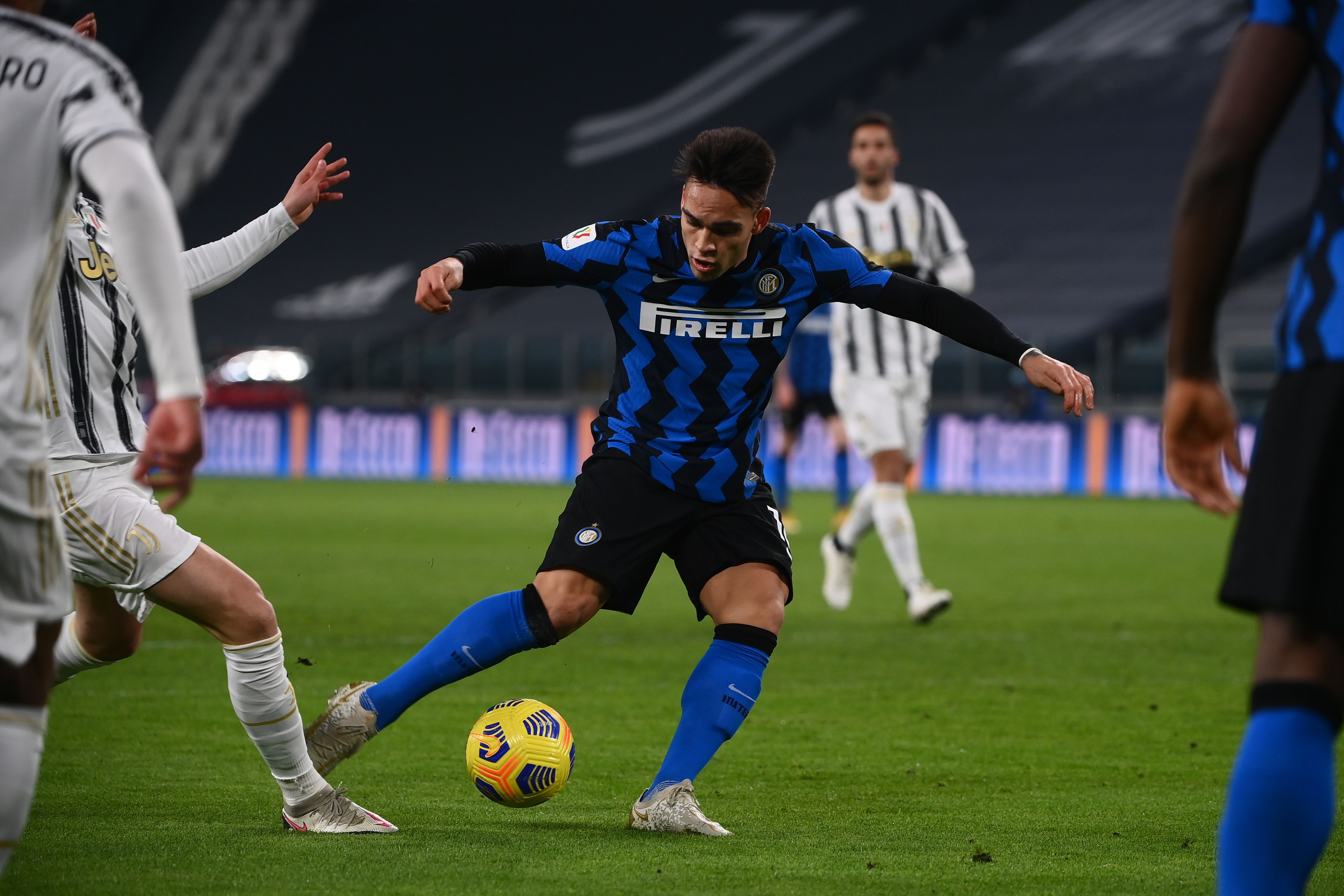 Juventus-Inter, Coppa Italia 2020-2021: il "liscio" di Lautaro Martinez (Inter) in area di rigore della Juventus (Getty Images)