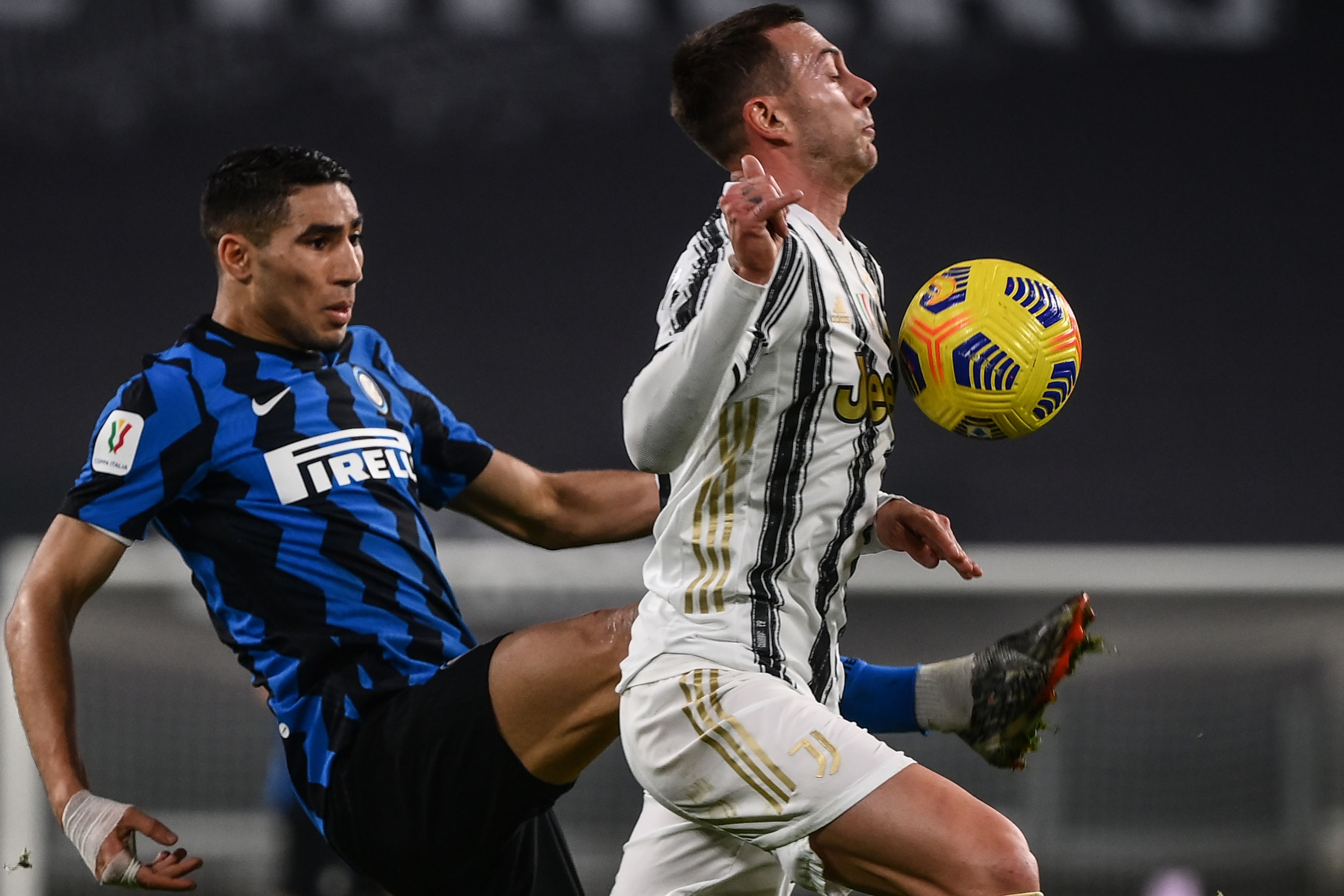 Juventus-Inter, Coppa Italia 2020-2021: Achraf Hakimi (Inter) e Federico Bernardeschi (Juventus) (Getty Images)