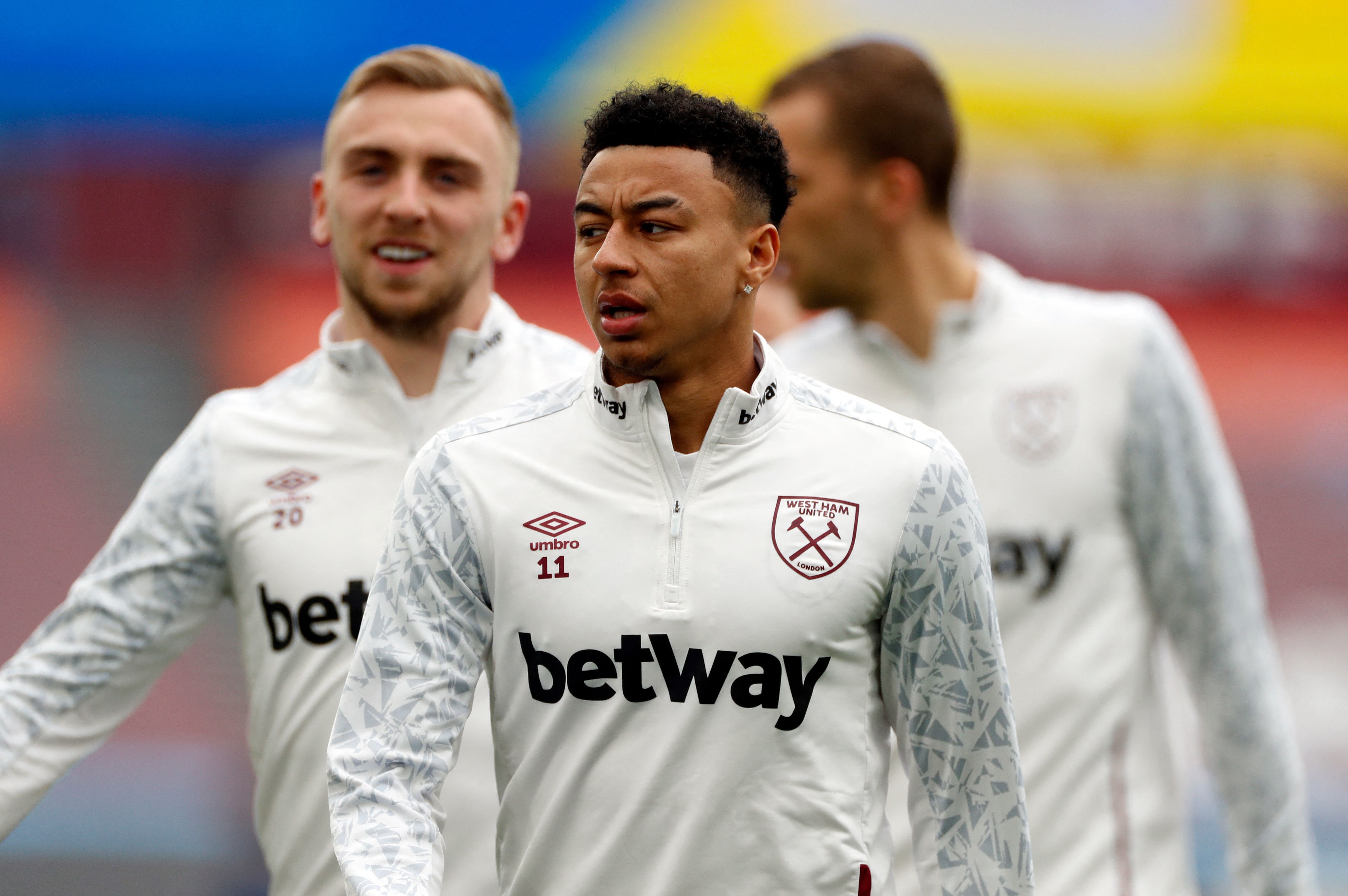 West Ham United's English striker Jarrod Bowen (L) and West Ham United's English midfielder Jesse Lingard