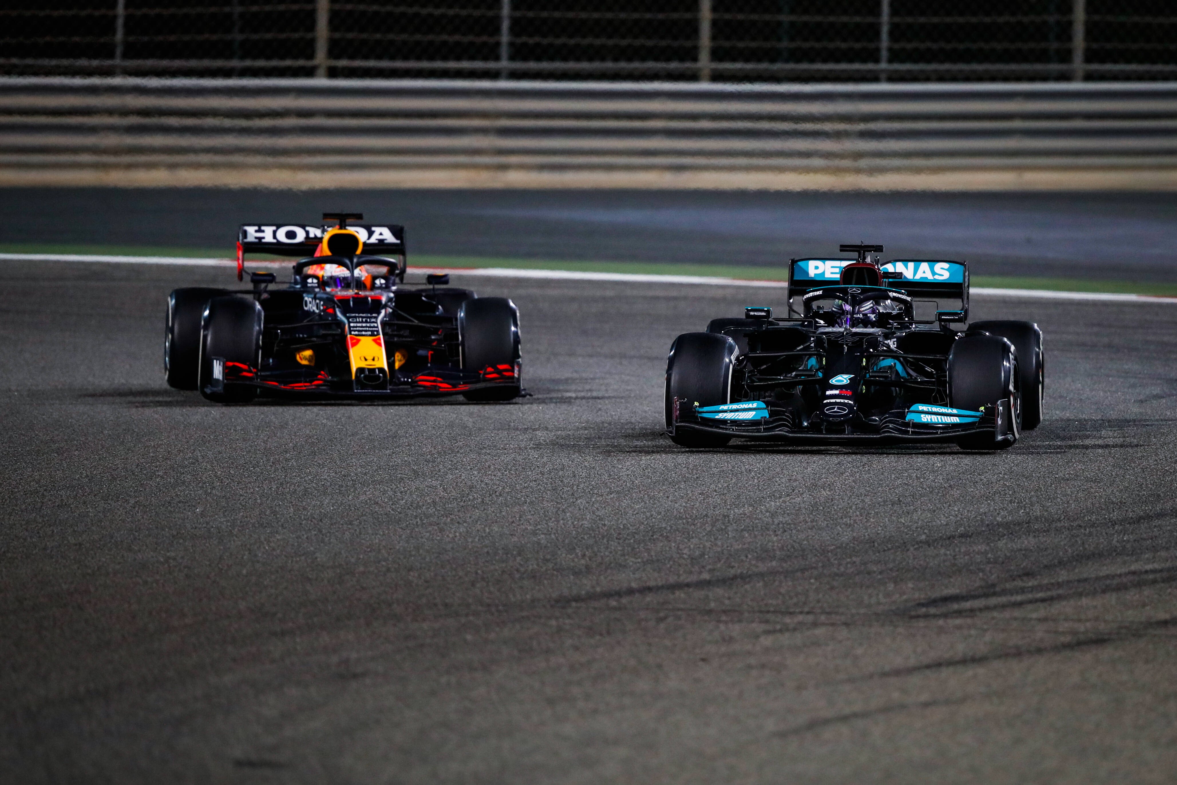 Lewis Hamilton ve Max Verstappen