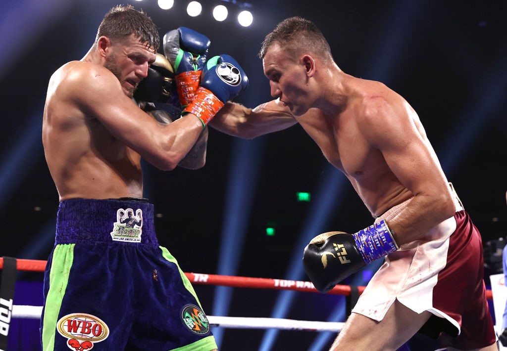 Joe Smith Jr et Maxim Vlasov en championnat du monde WBO des mi-lourds à Tulsa le 10 avril 2021