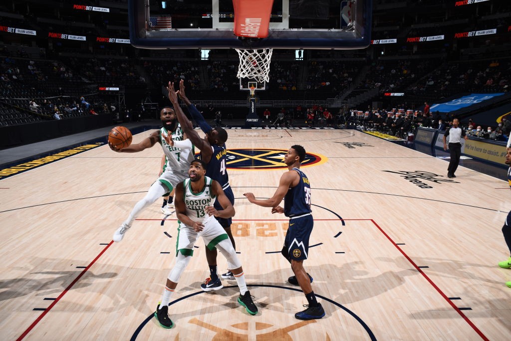 Jaylen Brown lors de Denver - Boston  en NBA le 11 avril 2021