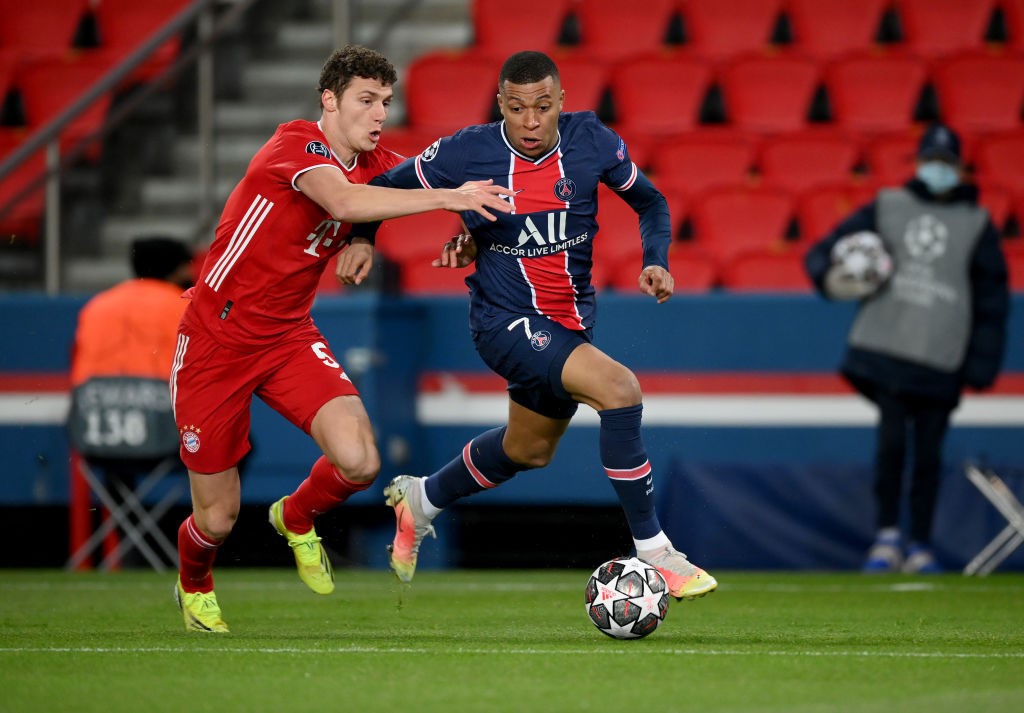 Mbappé brucia in velocità Pavard durante PSG-Bayern Monaco - Champions League 2020/2021 - Getty Images