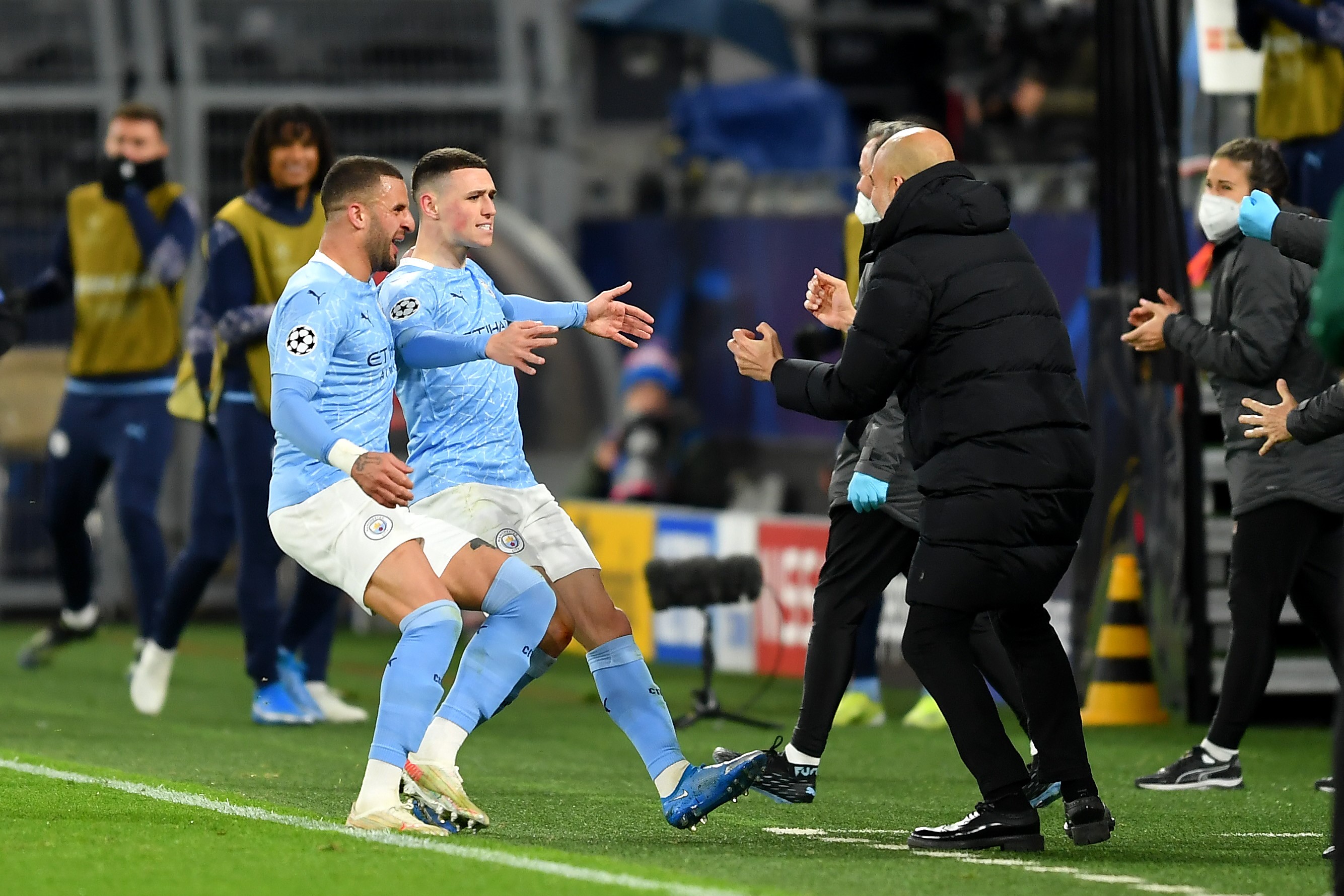 Phil Foden esulta abbracciando Pep Guardiola, Borussia Dortmund-Manchester City, Getty Images