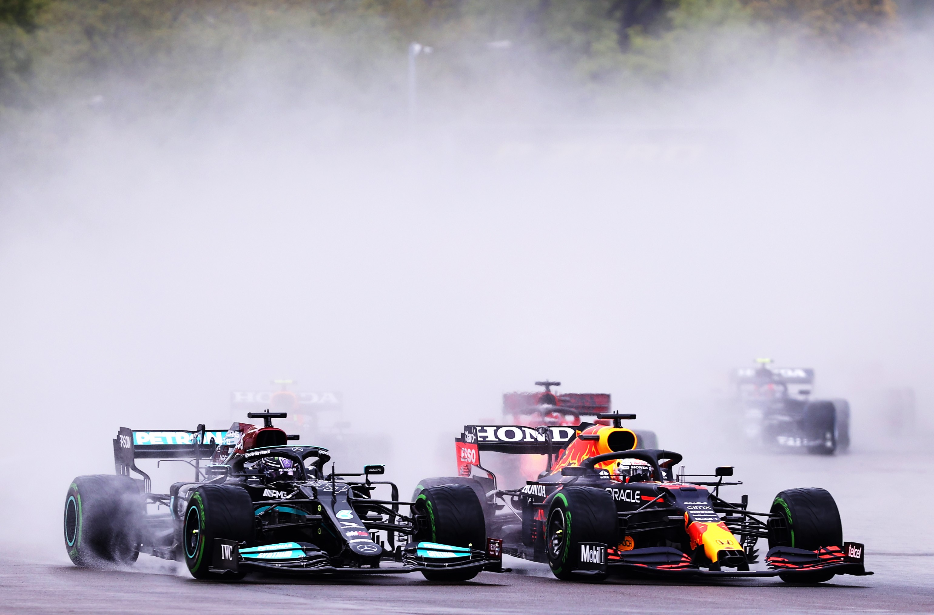 Lewis Hamilton (Mercedes) et Max Verstappen (Red Bull) au Grand Prix d'Emilie-Romagne 2021