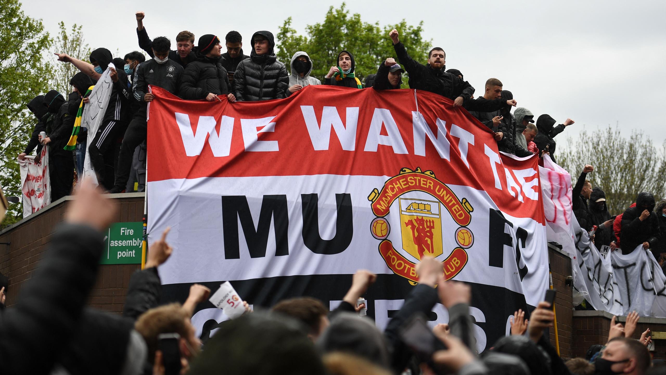 Gary Neville on fan protests: Manchester United owners Glazers are dangerous to football at large