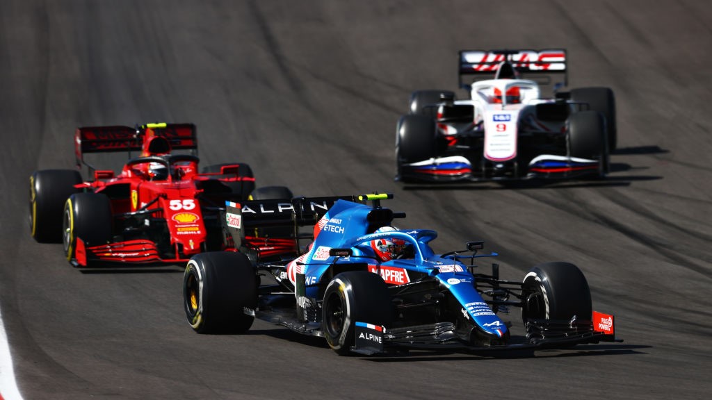 Esteban Ocon (Alpine) et Carlos Sainz (Ferrari) au Grand Prix du Portugal 2021