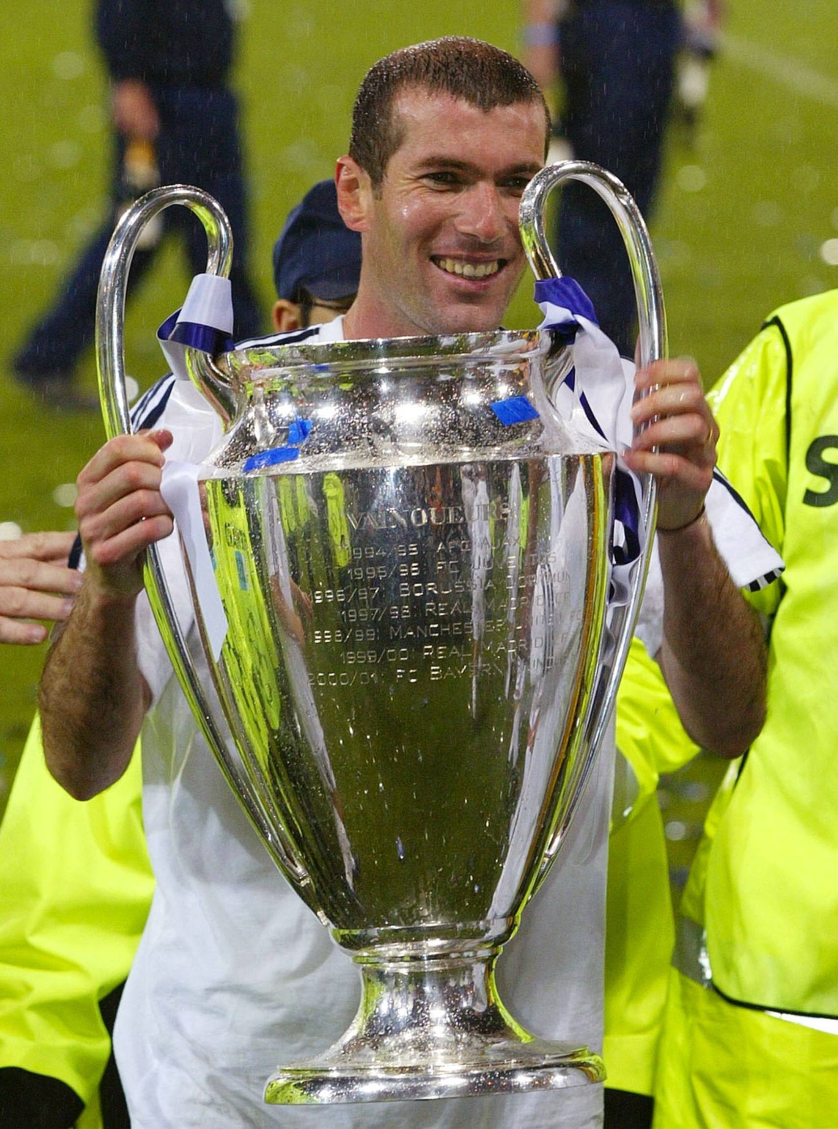 La joie de Zinédine Zidane, vainqueur de la Ligue des champions en 2002 avec le Real Madrid.