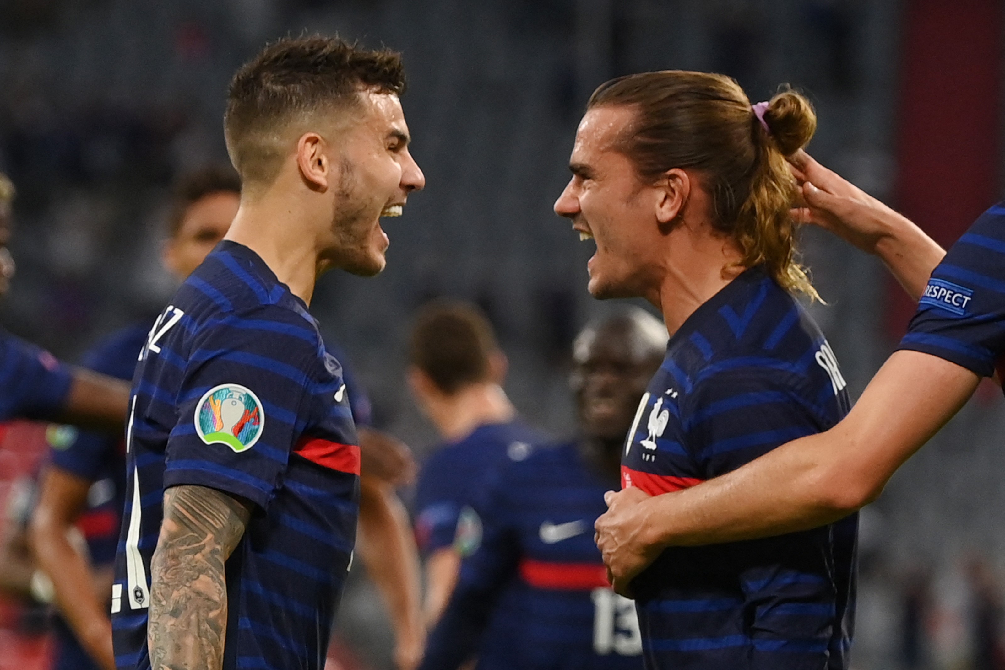 Lucas Hernandez și Antoine Griezmann, după autogolul lui Mats Hummels din partida cu Germania