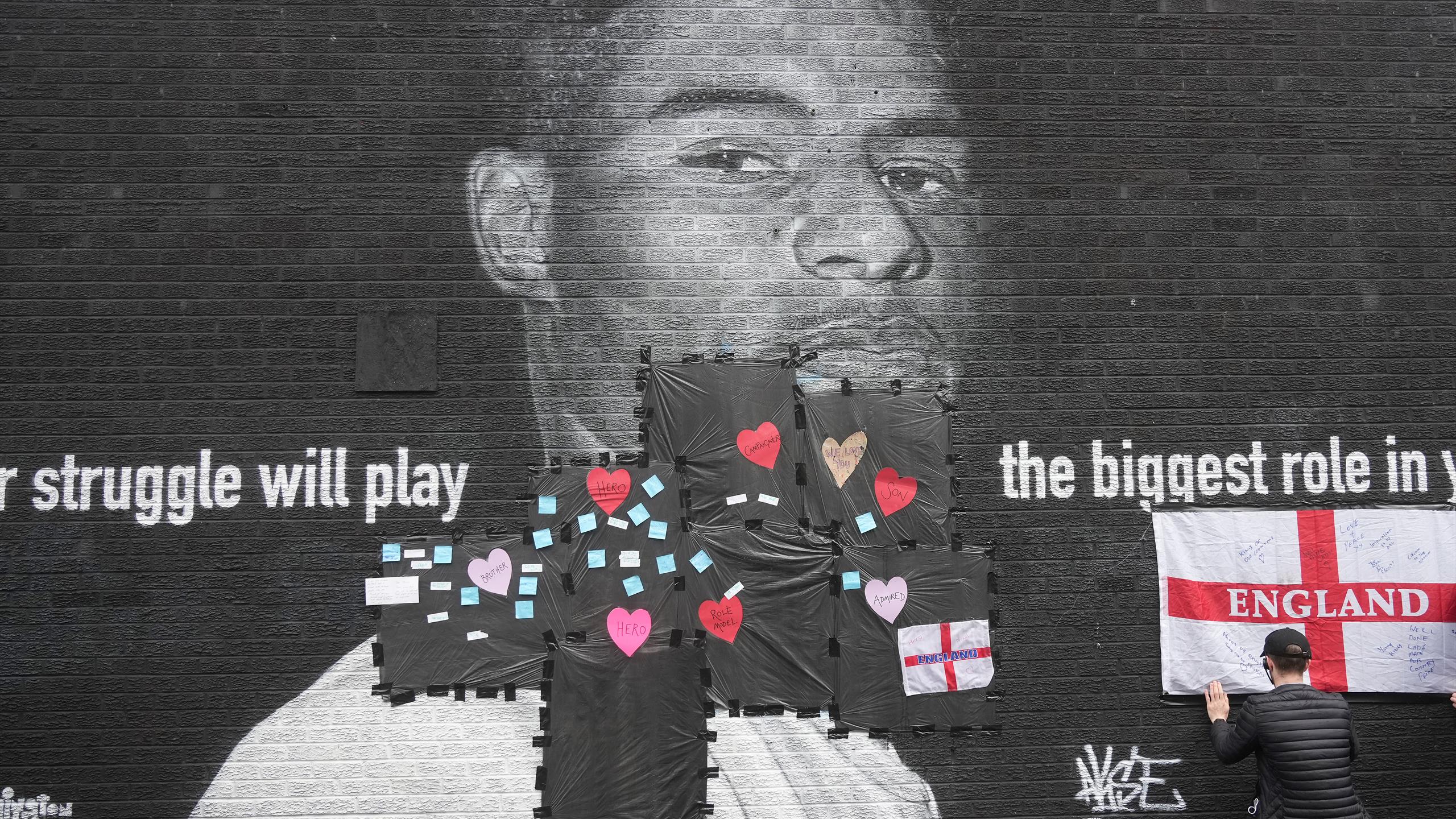 Football news - 'On the verge of tears' - Proud Marcus Rashford reacts to mural defacement