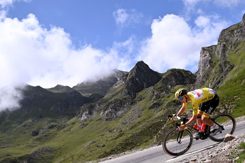 Tadej Pogacar durante la discesa dopo il Tourmalet - Tour de France 2021