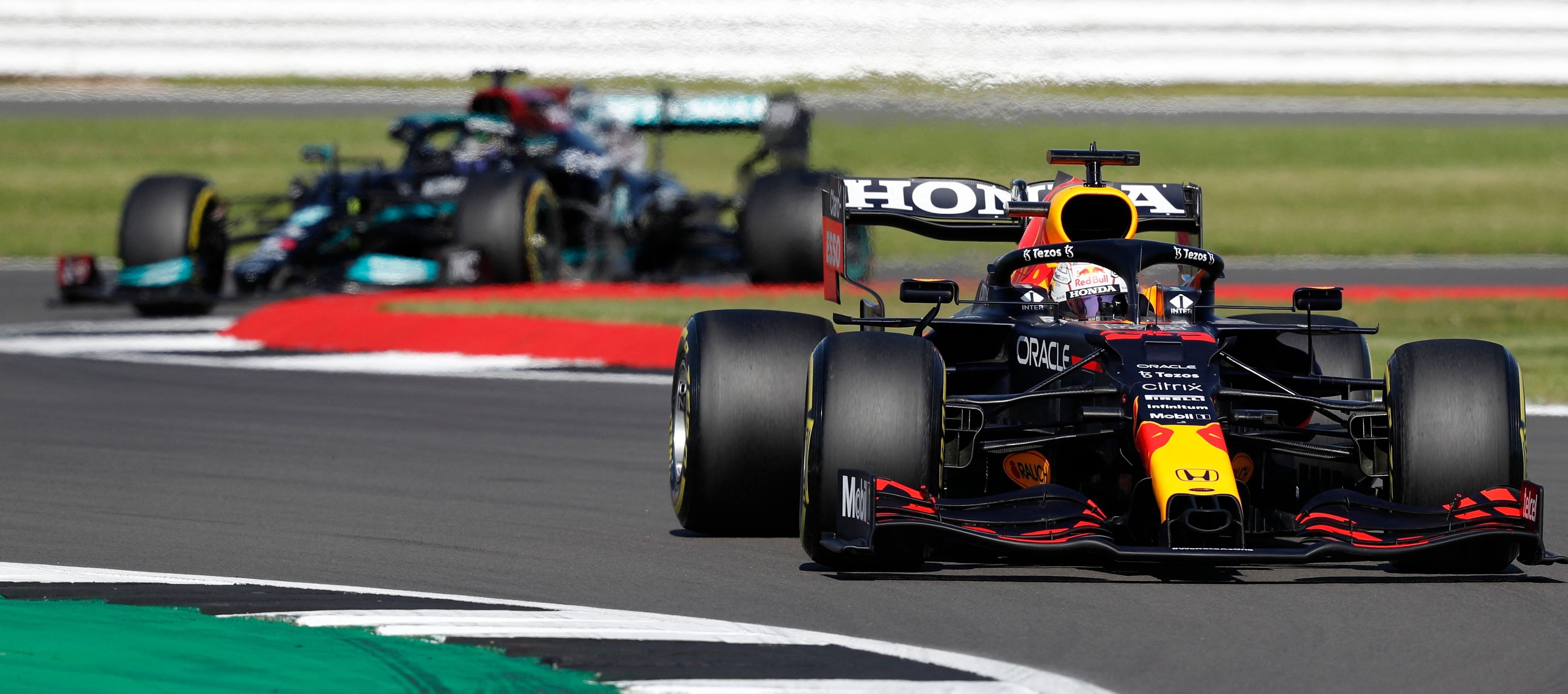 Max Verstappen (Red Bull) et Lewis Hamilton (Mercedes) au Grand Prix de Grande Bretagne 2021