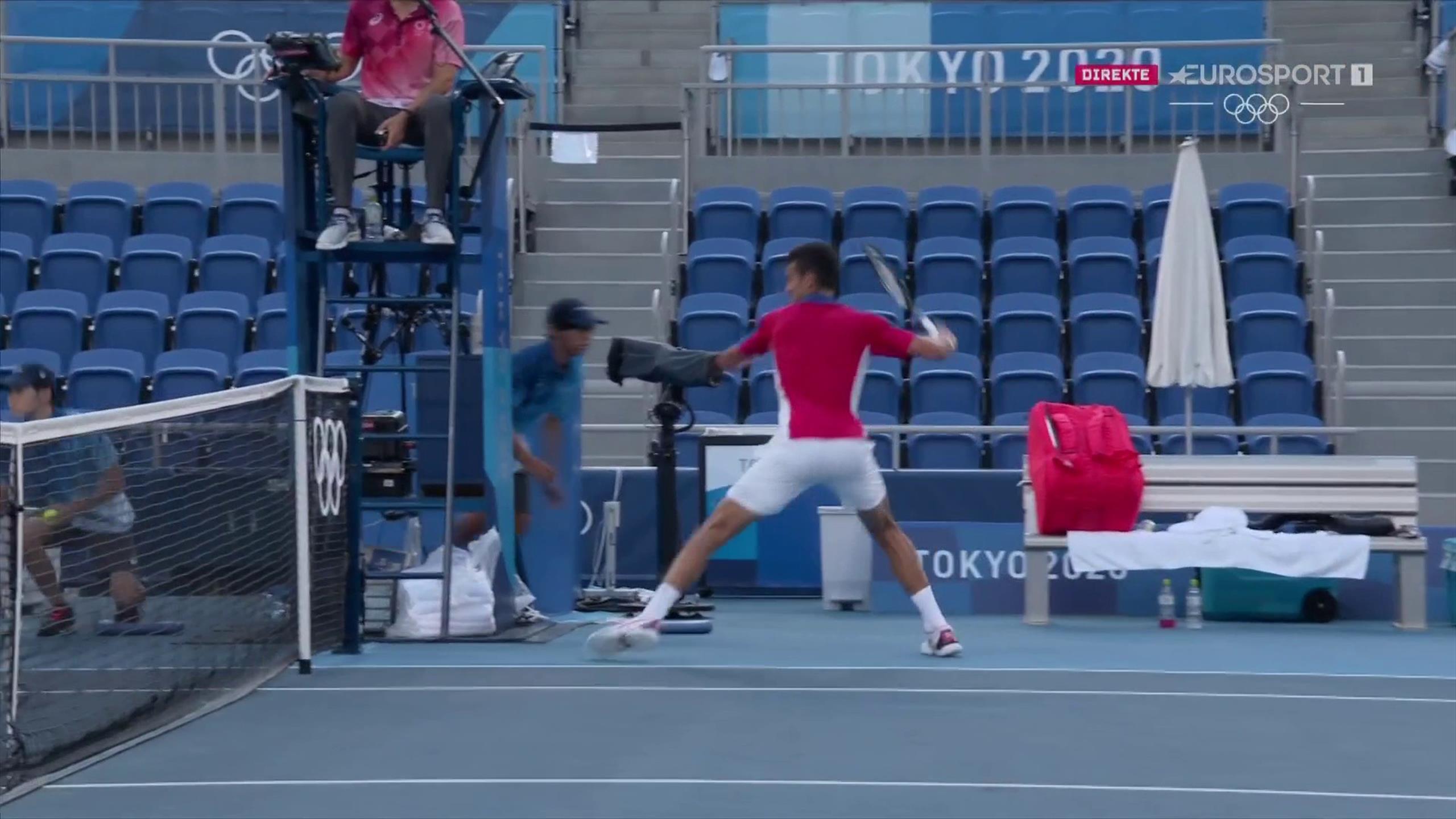 Tokyo 2020 : Novak Djokovic casse sa raquette de rage face à Pablo ...