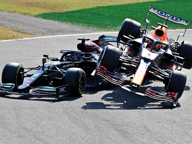 "Impact lourd" pour la tête d'Hamilton, "manque de place" et refus  d'apaisement de Verstappen : guerre froide en F1 - Eurosport