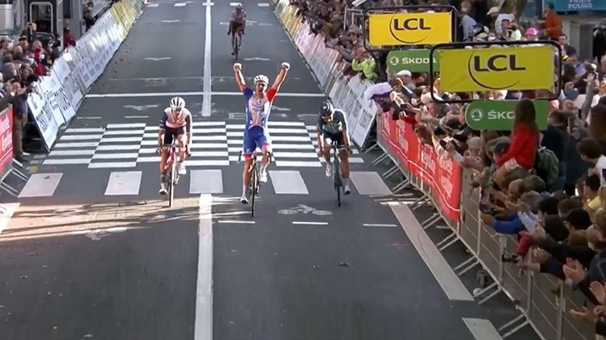 Paris Tours Arnaud Démare gewinnt den Vierersprint nach Aufholjagd