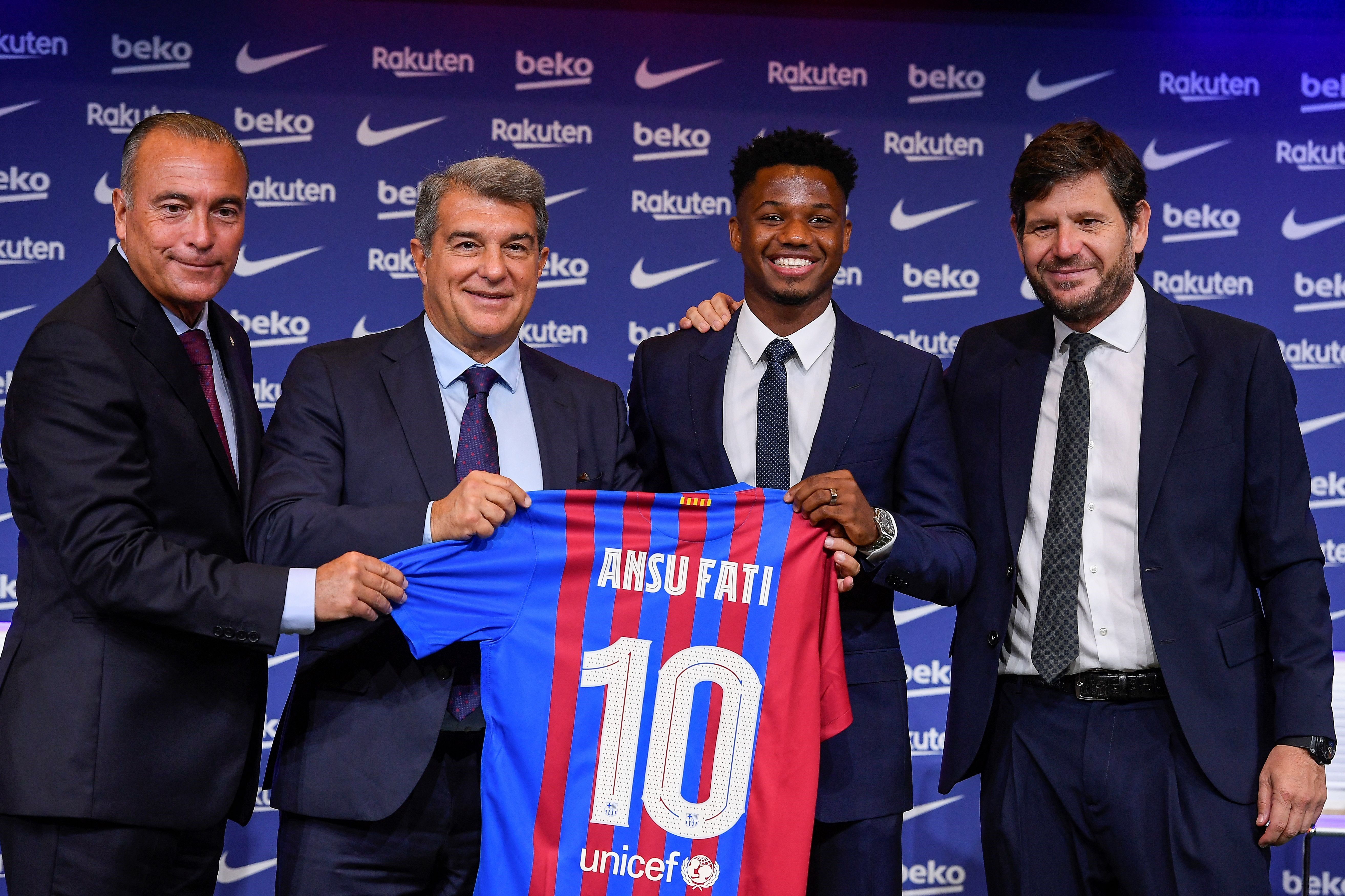 Ansu Fati, durante su acto de renovación con el FC Barcelona