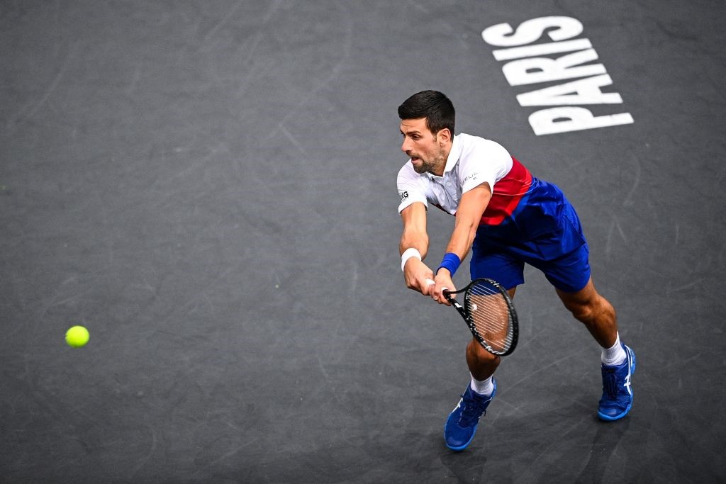 Novak Djokovic lors de son quart de finale au Rolex Paris Masters contre Taylor Fritz