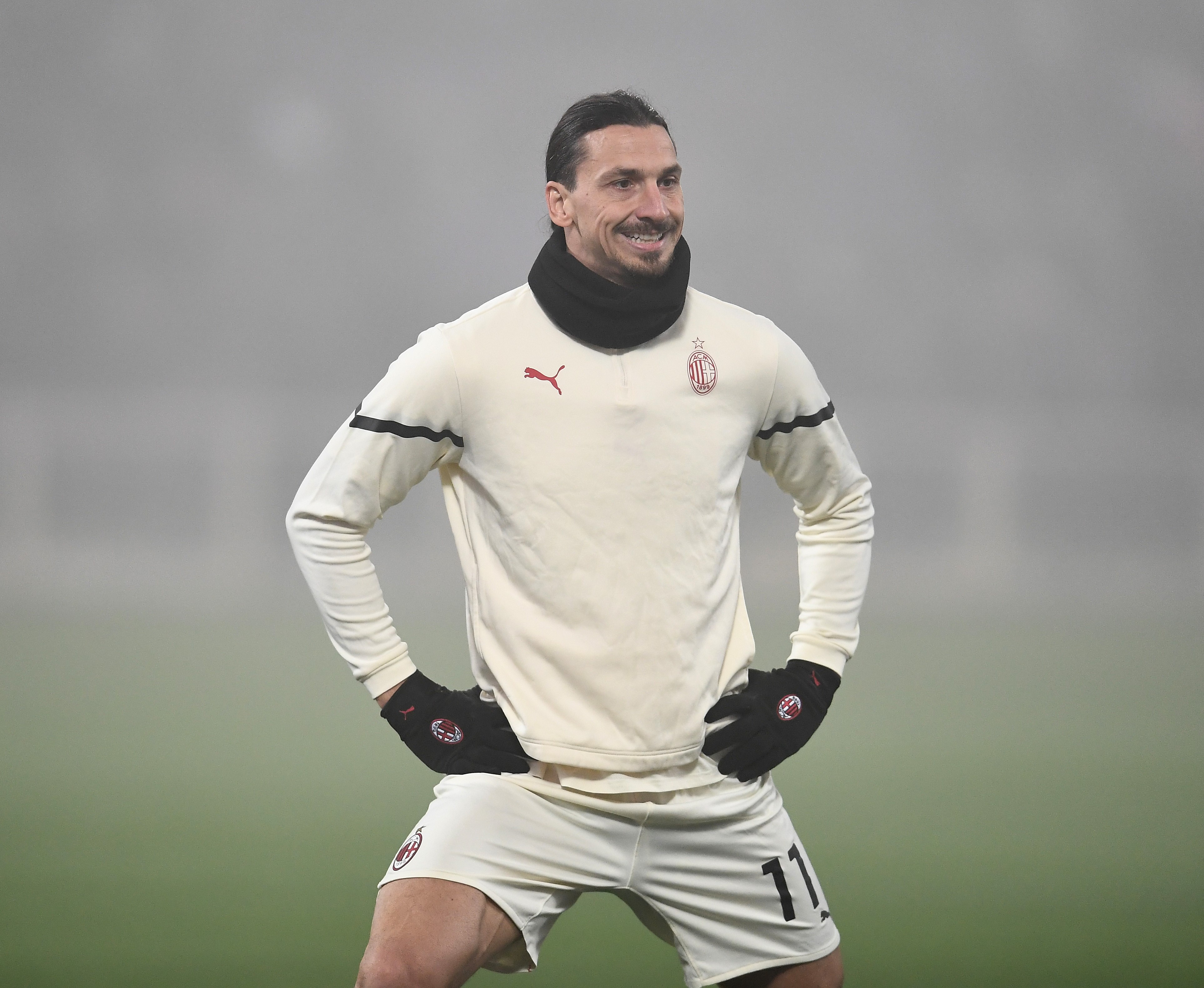 Zlatan Ibrahimovic of AC Milan warms up ahead of the Serie A match between ACF Fiorentina and AC Milan at Stadio Artemio Franchi on November 20, 2021 in Florence, Italy.