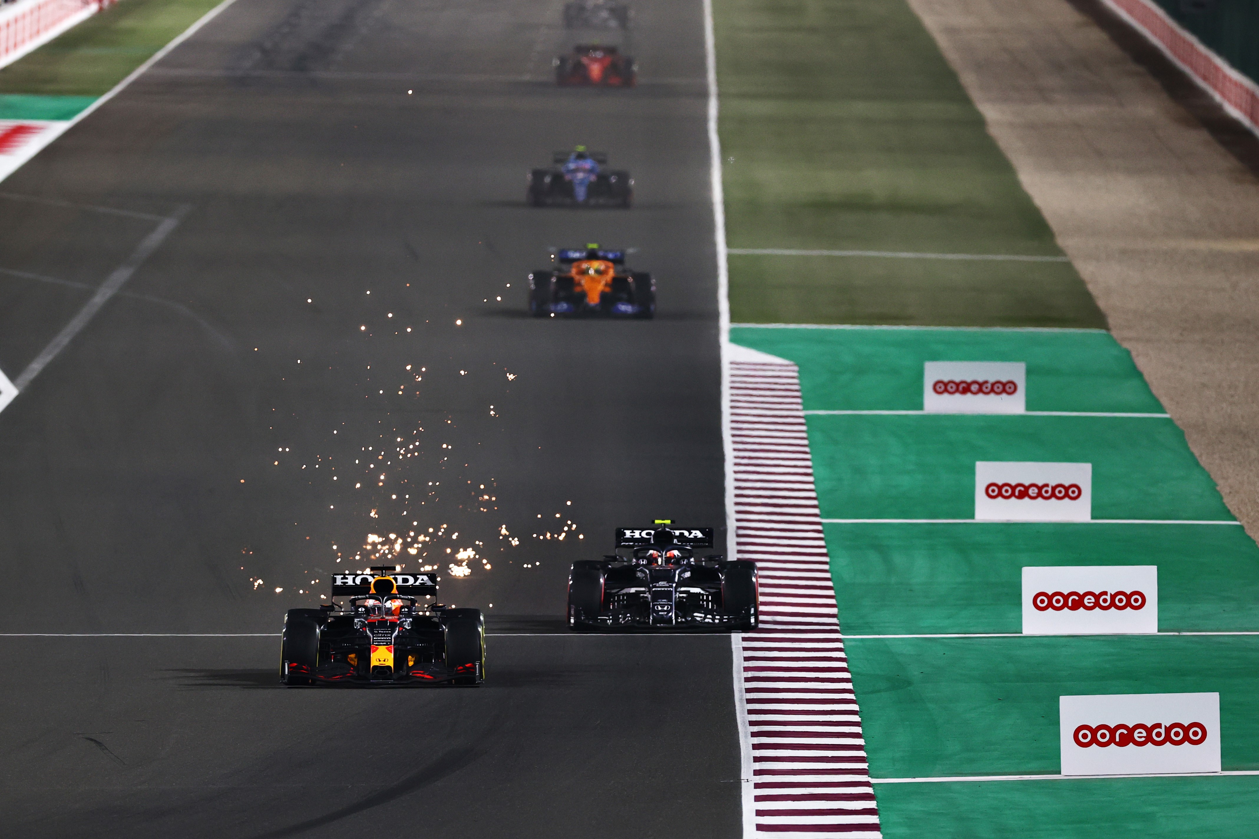 Il sorpasso di Verstappen ai danni di Gasly per la 3ª posizione, F1 GP Qatar, Getty Images