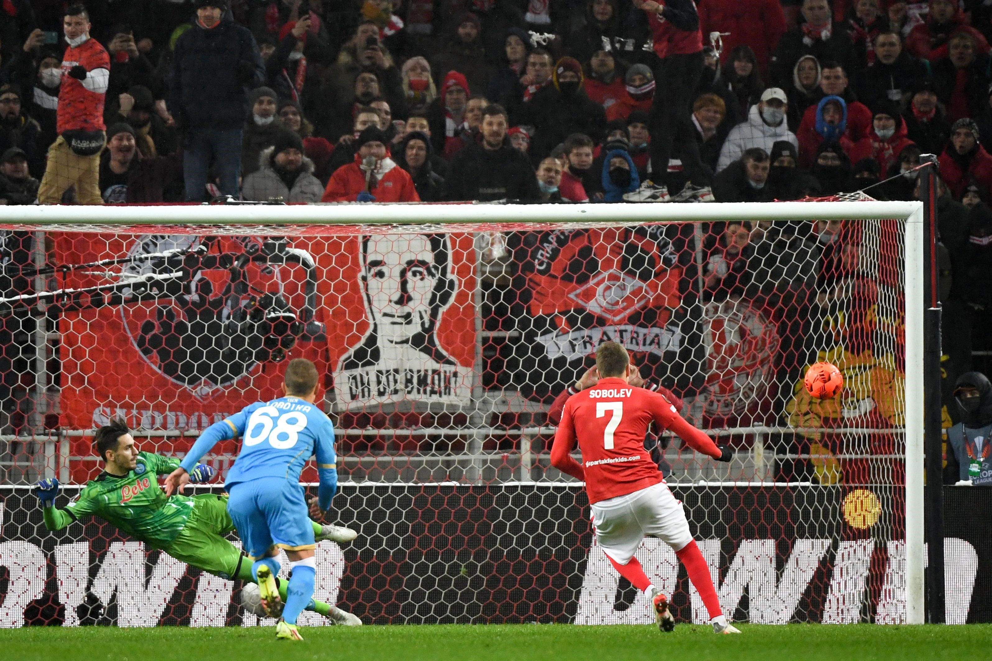 Sobolev trasforma il calcio di rigore spiazzando dal dischetto Meret, Spartak Mosca-Napoli, Getty Images