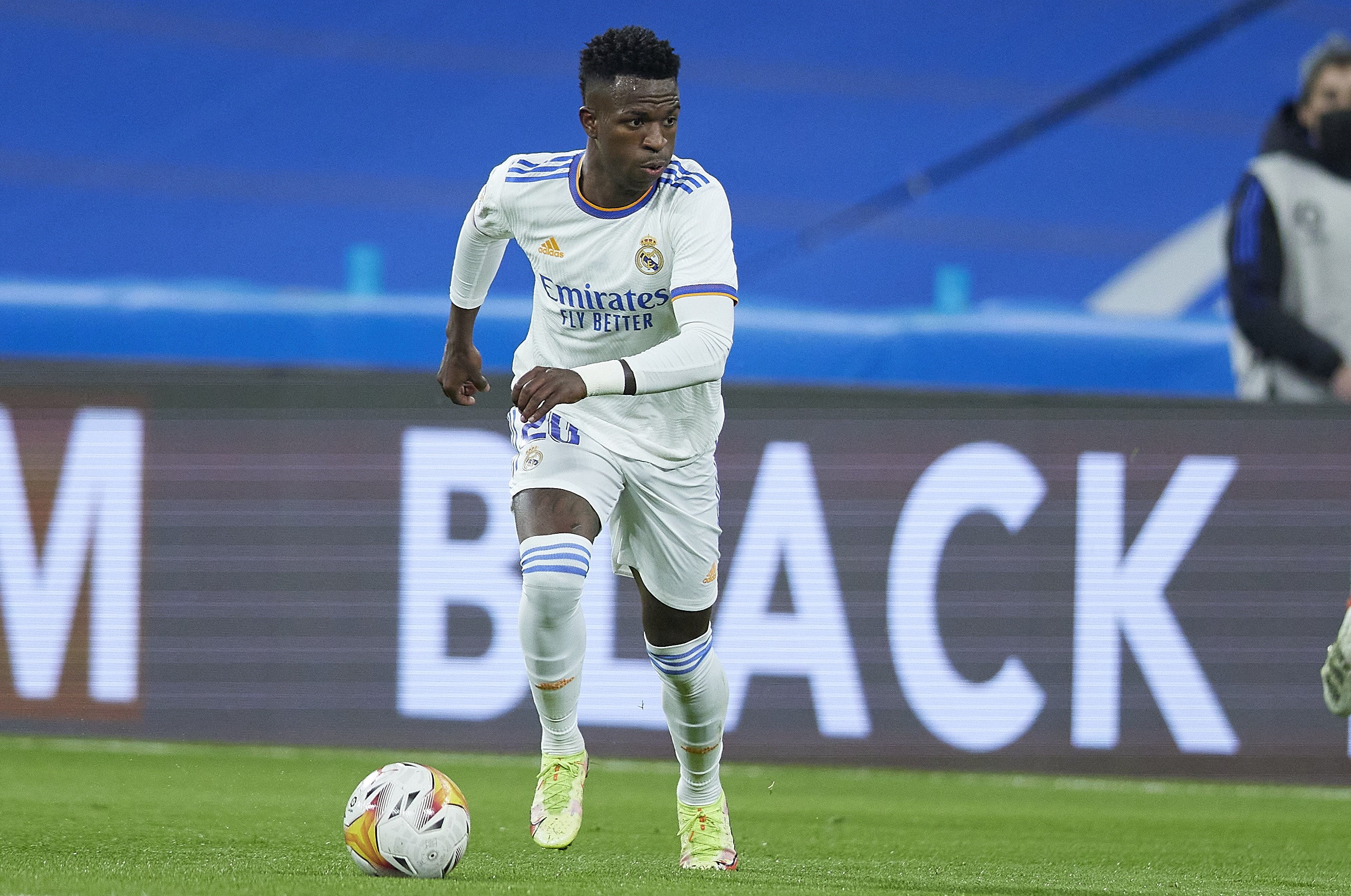 Vinicius Jr scores stunning late strike to sink Sevilla as Real