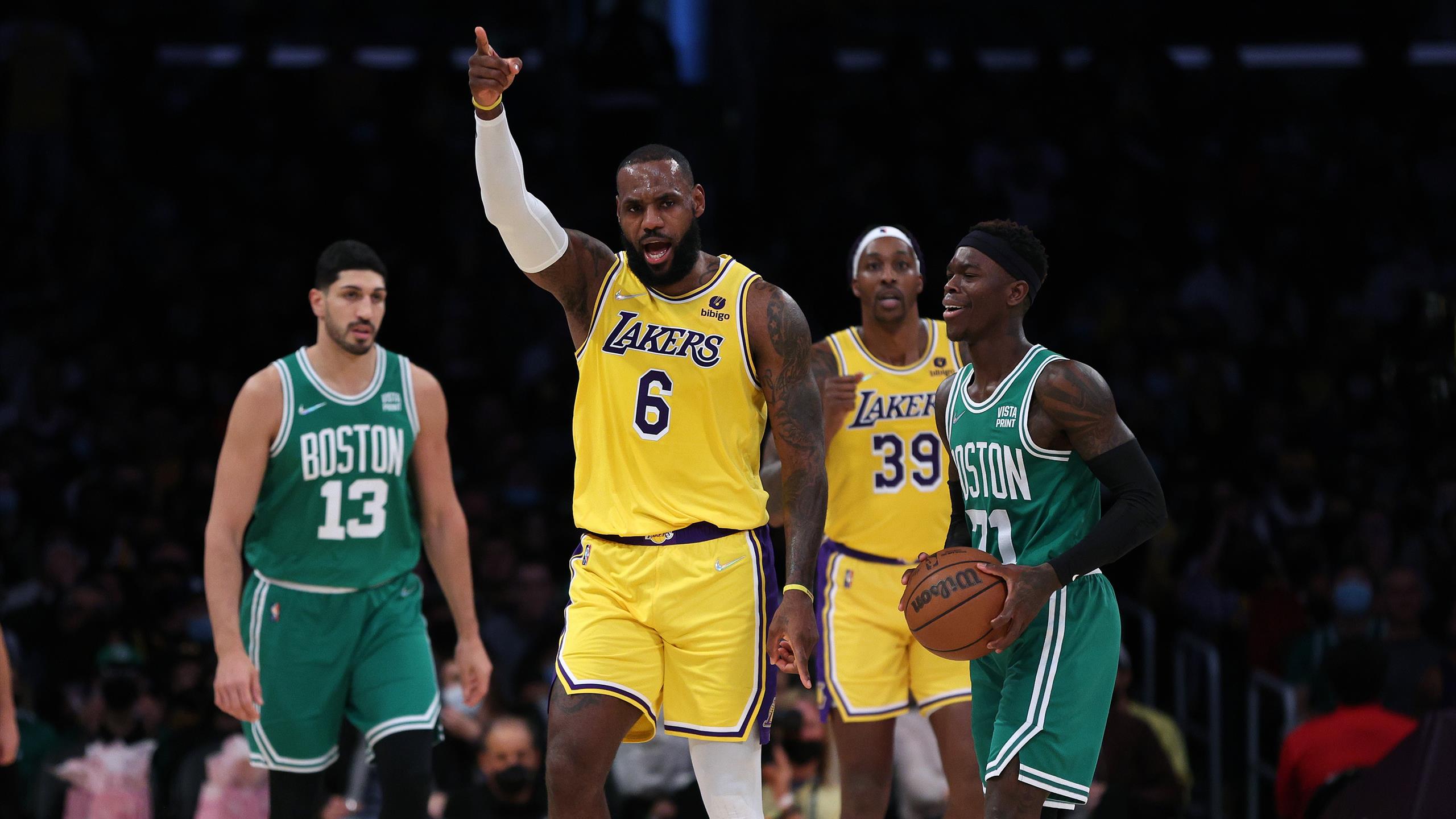 Basketball player jump. Лос анджелес лейкерс против бостон селтикс. Нба – бостон селтикс. Лейкерс бостон. Лейкерс селтикс.