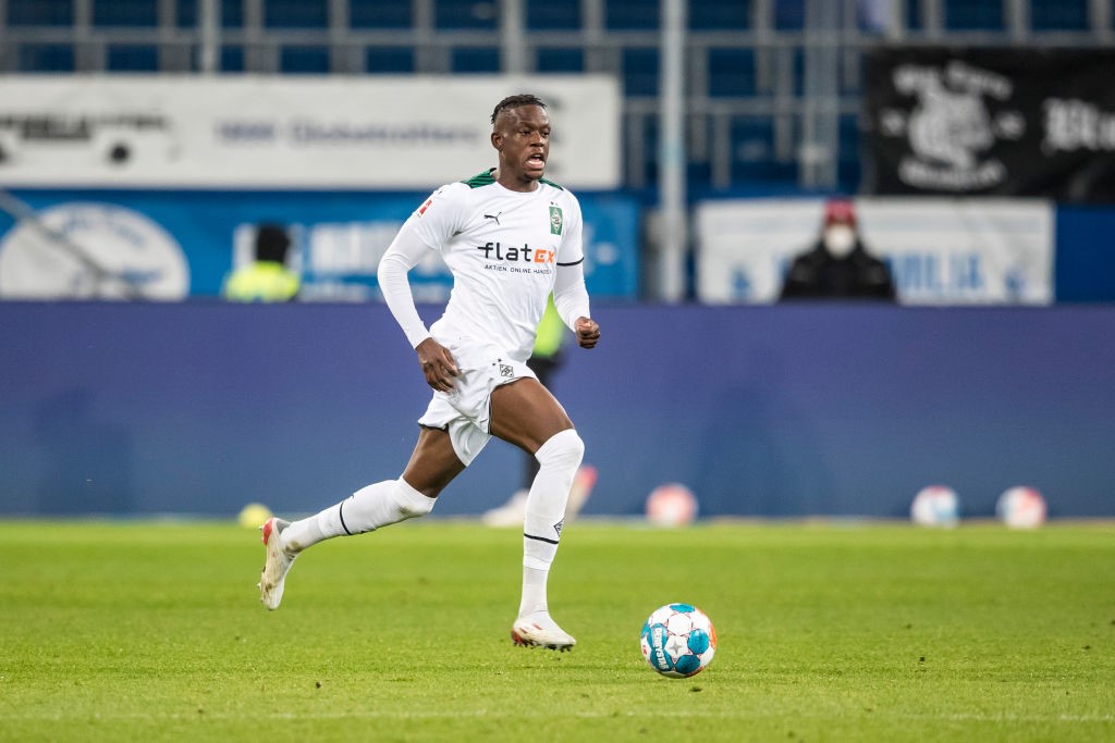 Denis Zakaria in azione con la maglia del Borussia Moenchengladbach - Bundesliga 2021-22