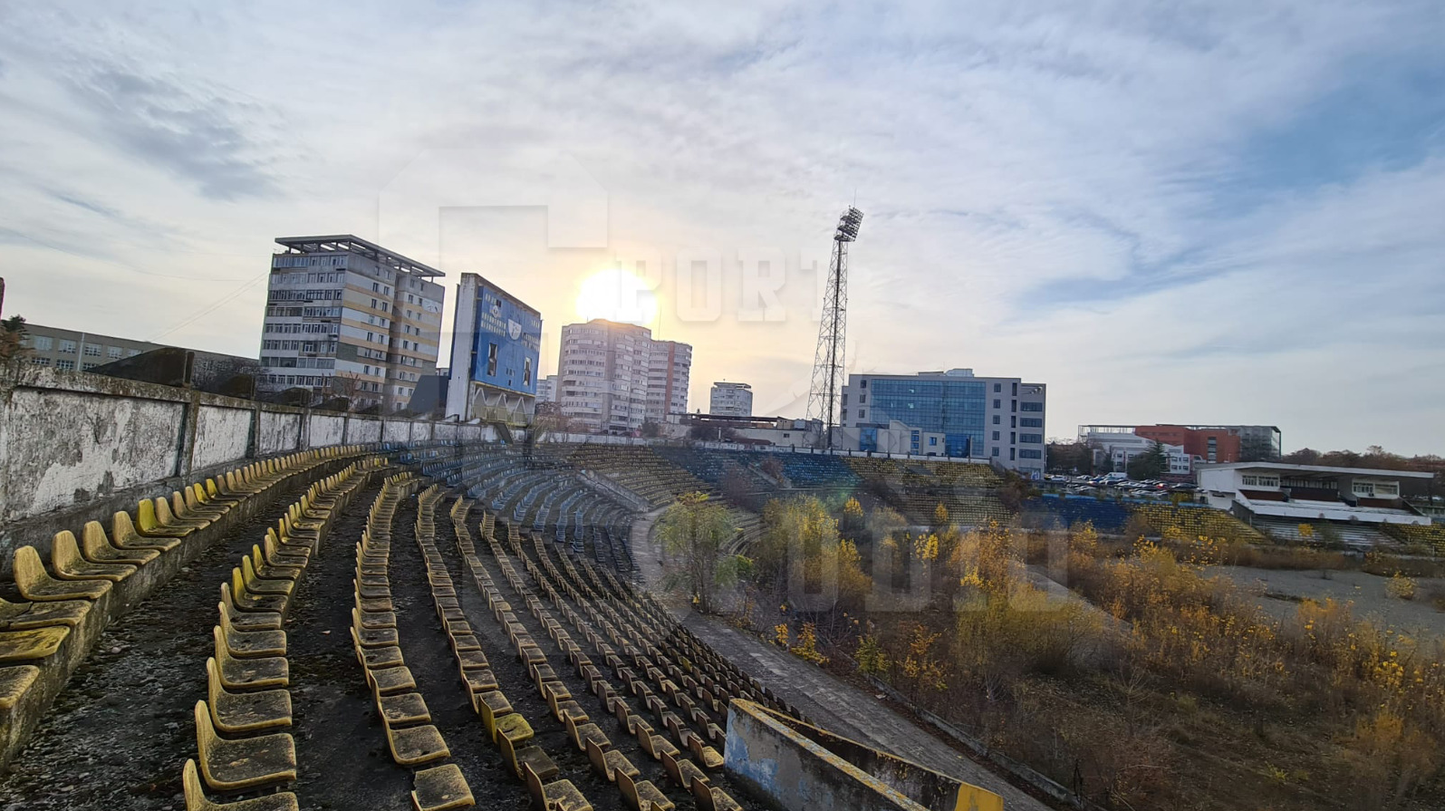 În ce stare deplorabilă a ajuns stadionul pe care FCM Bacău a scris istorie