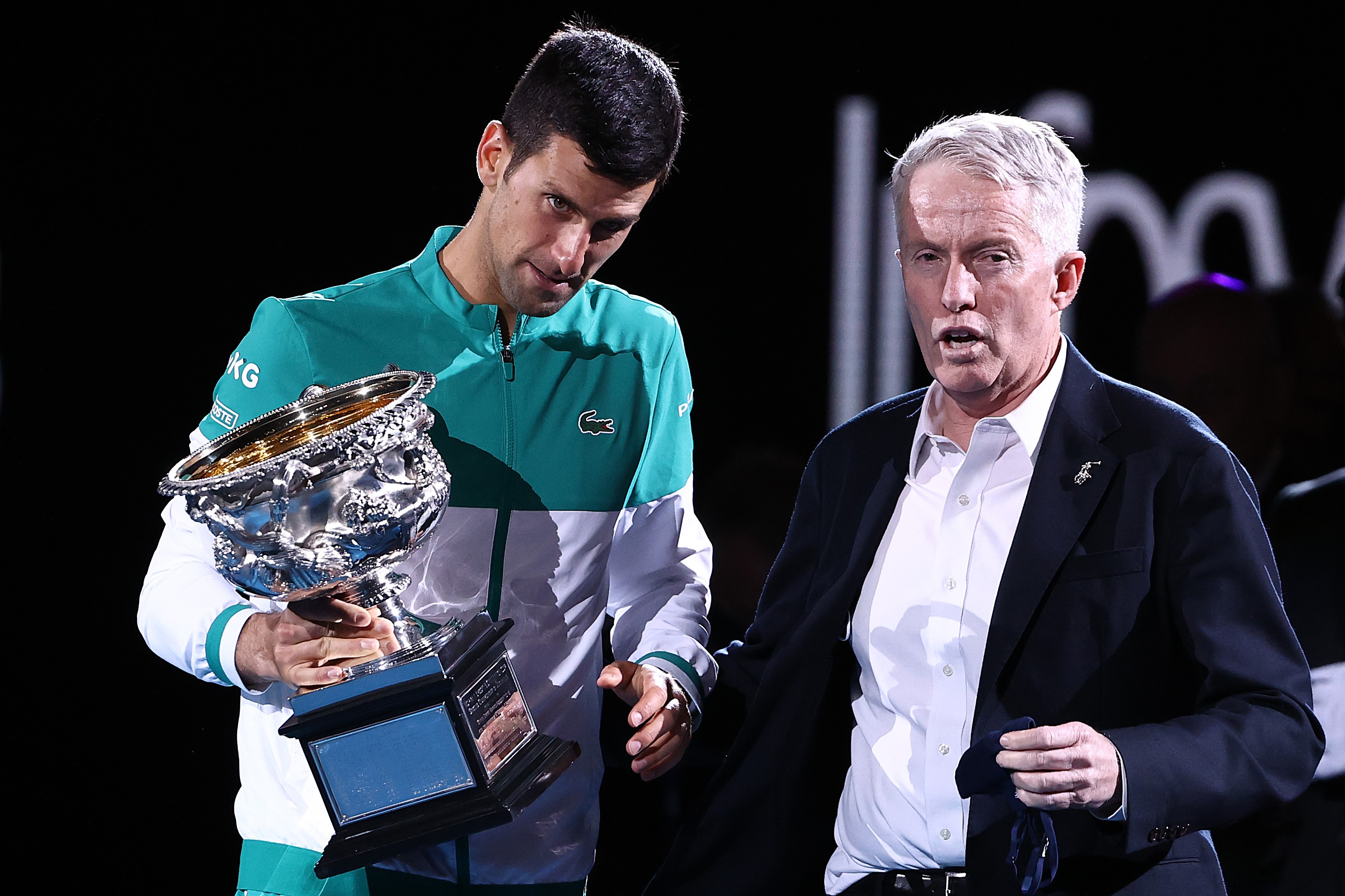 Novak Djokovic y Craig Tiley (Open de Australia 2021)