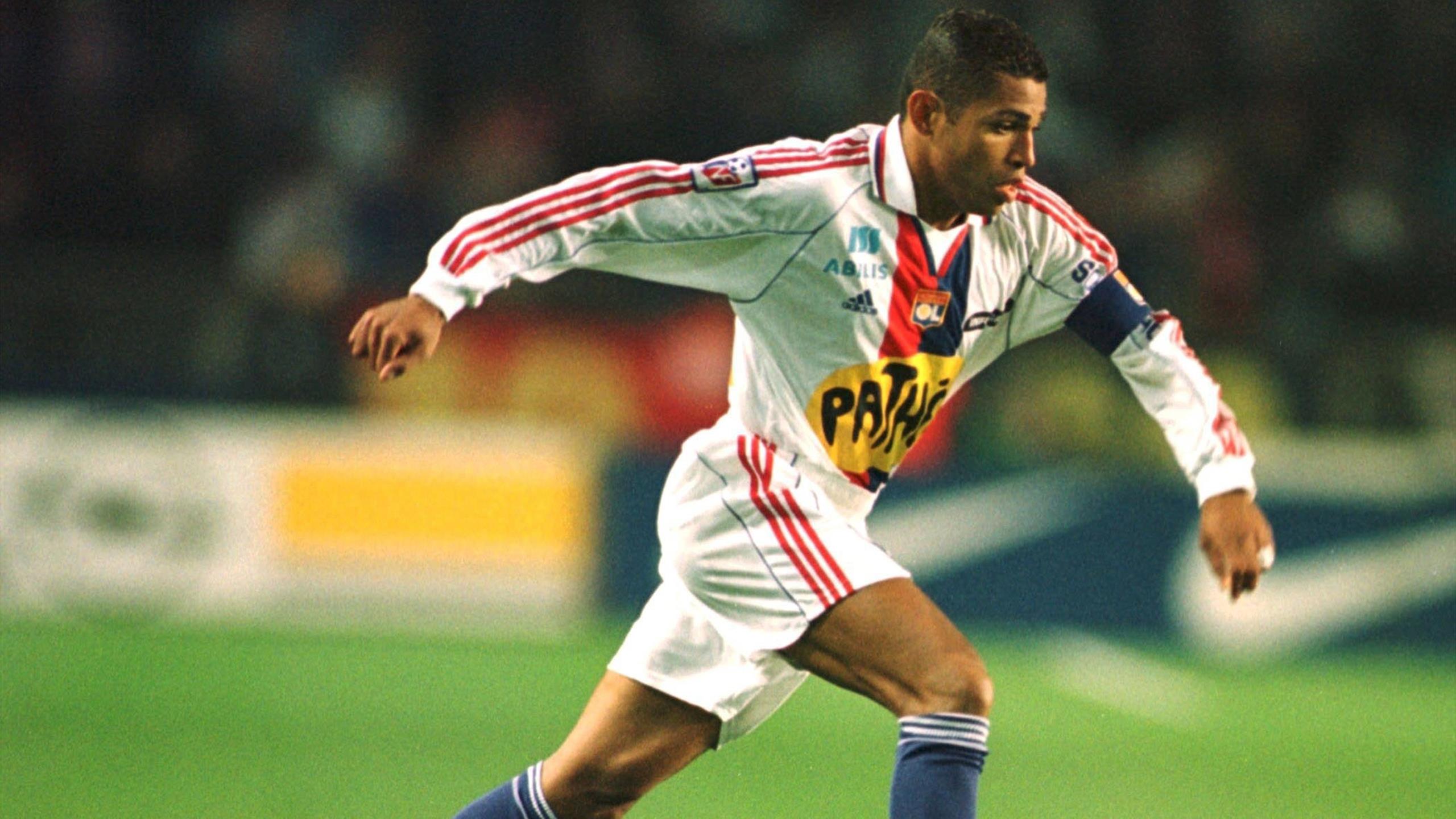 L'ancien joueur de l'OL, Sonny Anderson, apporte son soutien à la présidente du