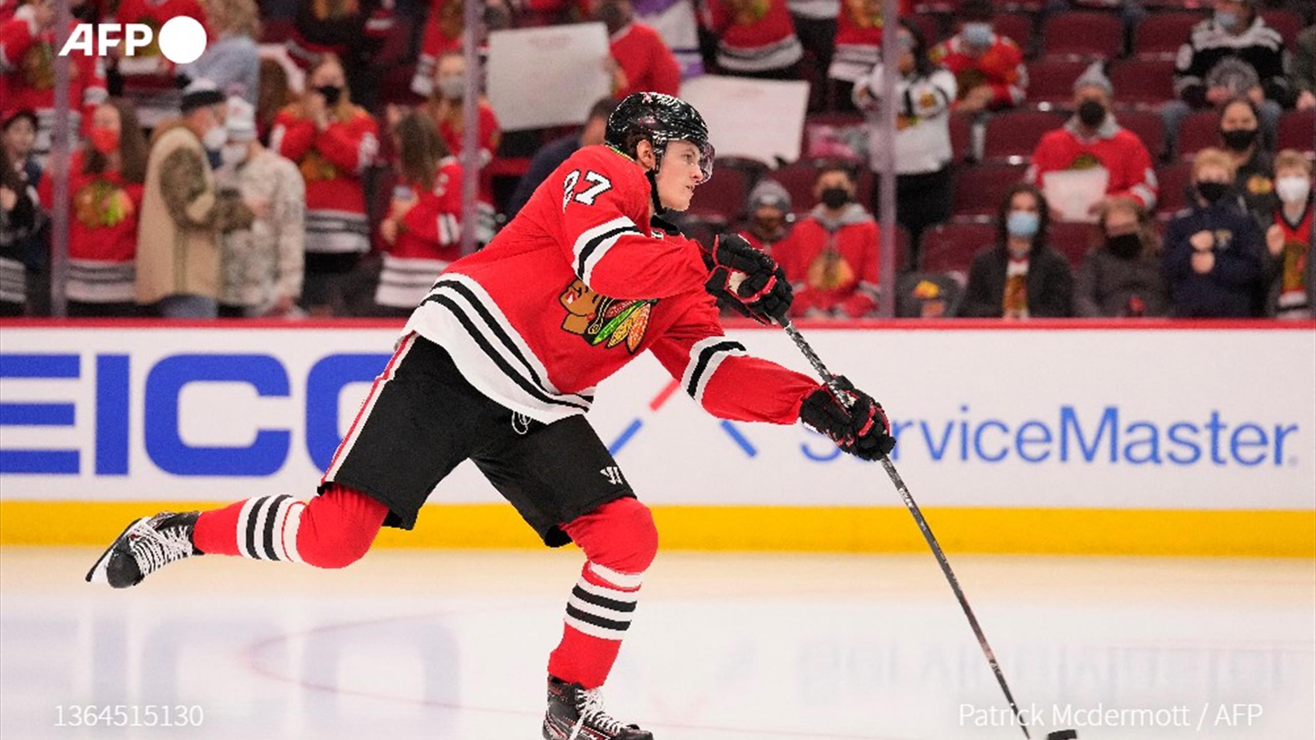 NHL: Talent Reichel feiert erfolgreiches Debüt für Chicago - Eurosport
