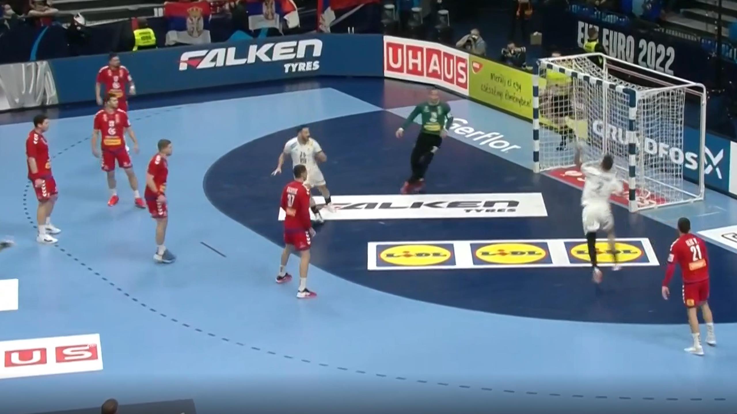 handball-em-frankreich-packt-im-gruppenspiel-gegen-serbien-den-kempa
