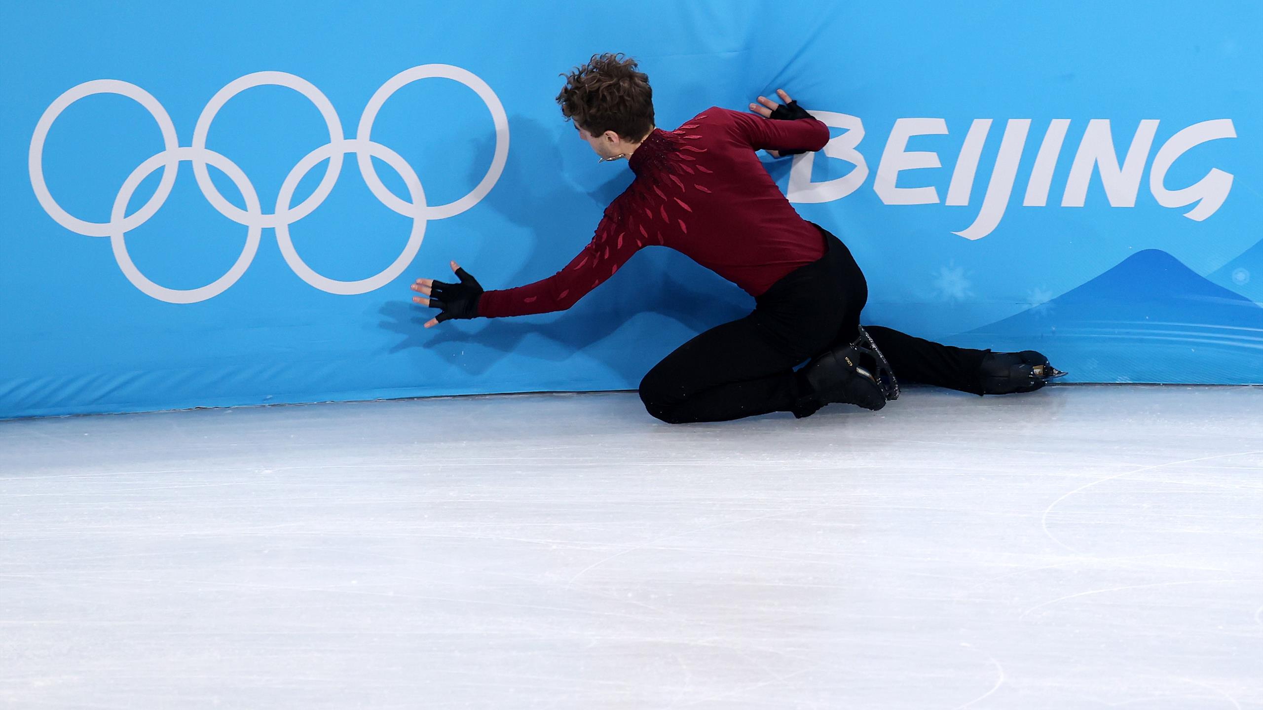'Oh no! Disastrous start!' Figure skater's dream dies with crash into