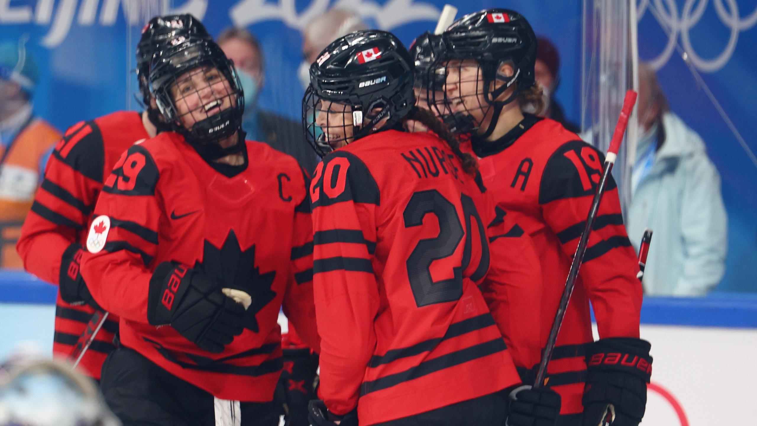 Canada beat the United States at the Winter Olympics 3-2: gold in women’s ice hockey