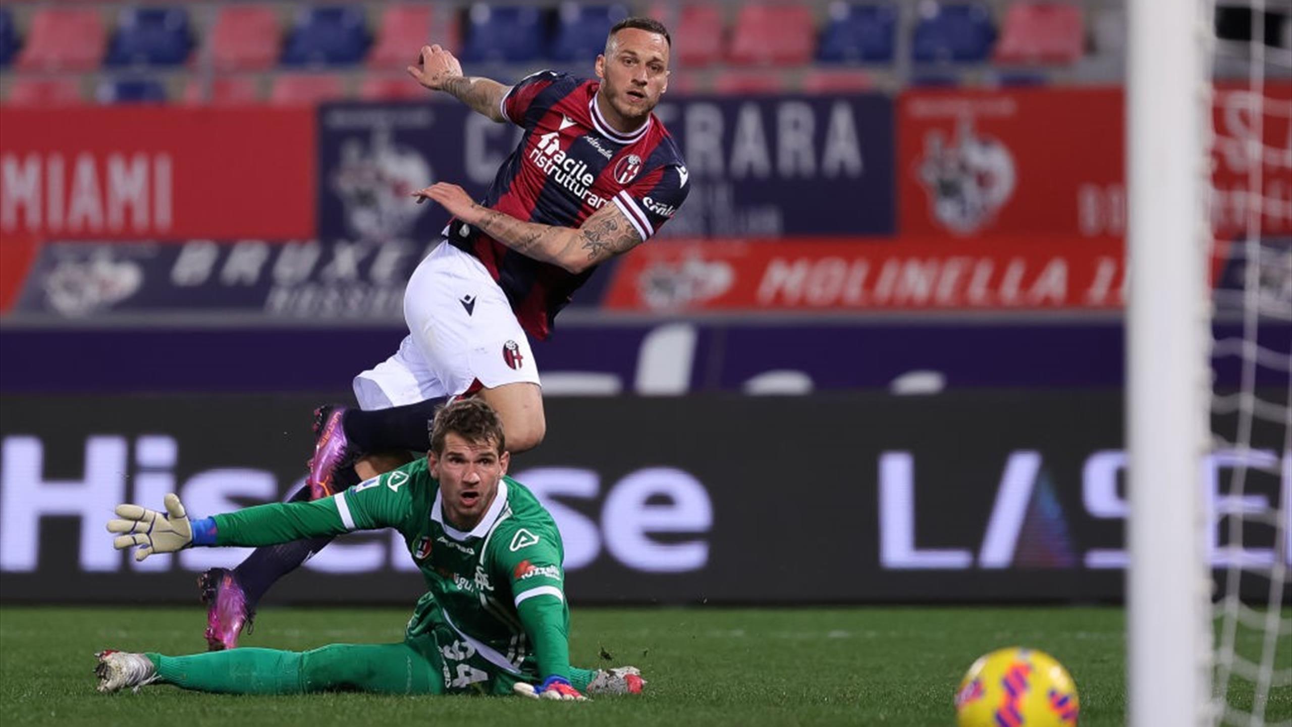 Serie A, le pagelle di BolognaSpezia 21 Arnautovic decide, male Nikolau. Barrow ispiratore