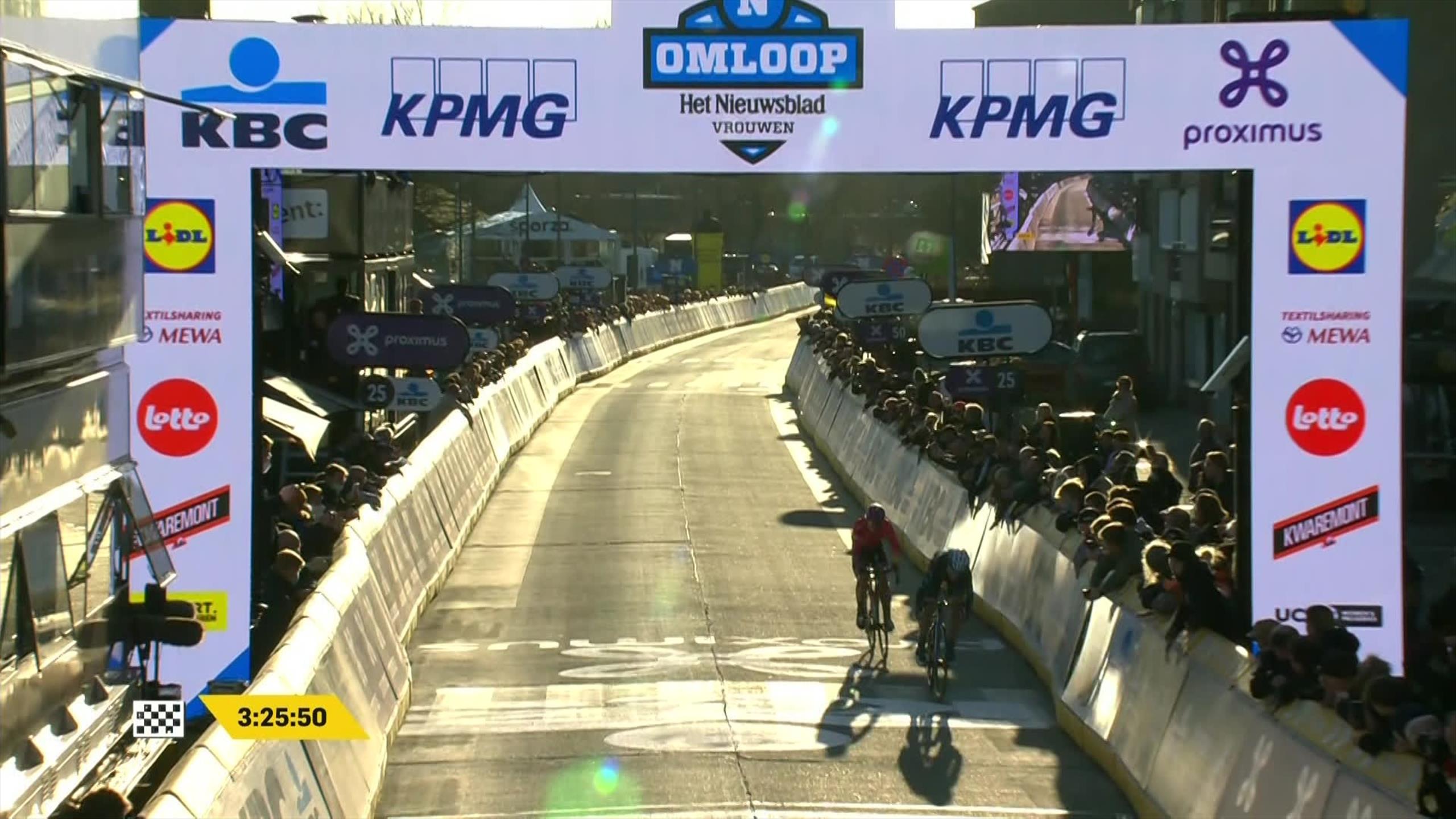 Ciclismo, Omloop Het Nieuwsblad La van Vleuten vince la Omloop