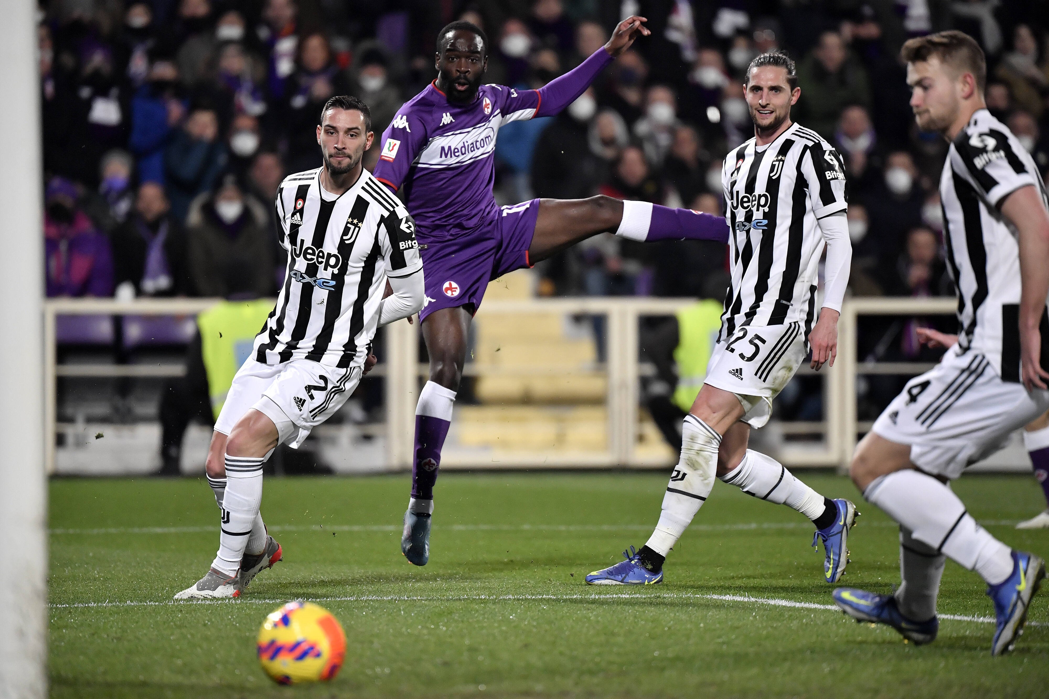 Ikoné tente une frappe durant Fiorentina-Juventus - Coppa Italia 2021/2022