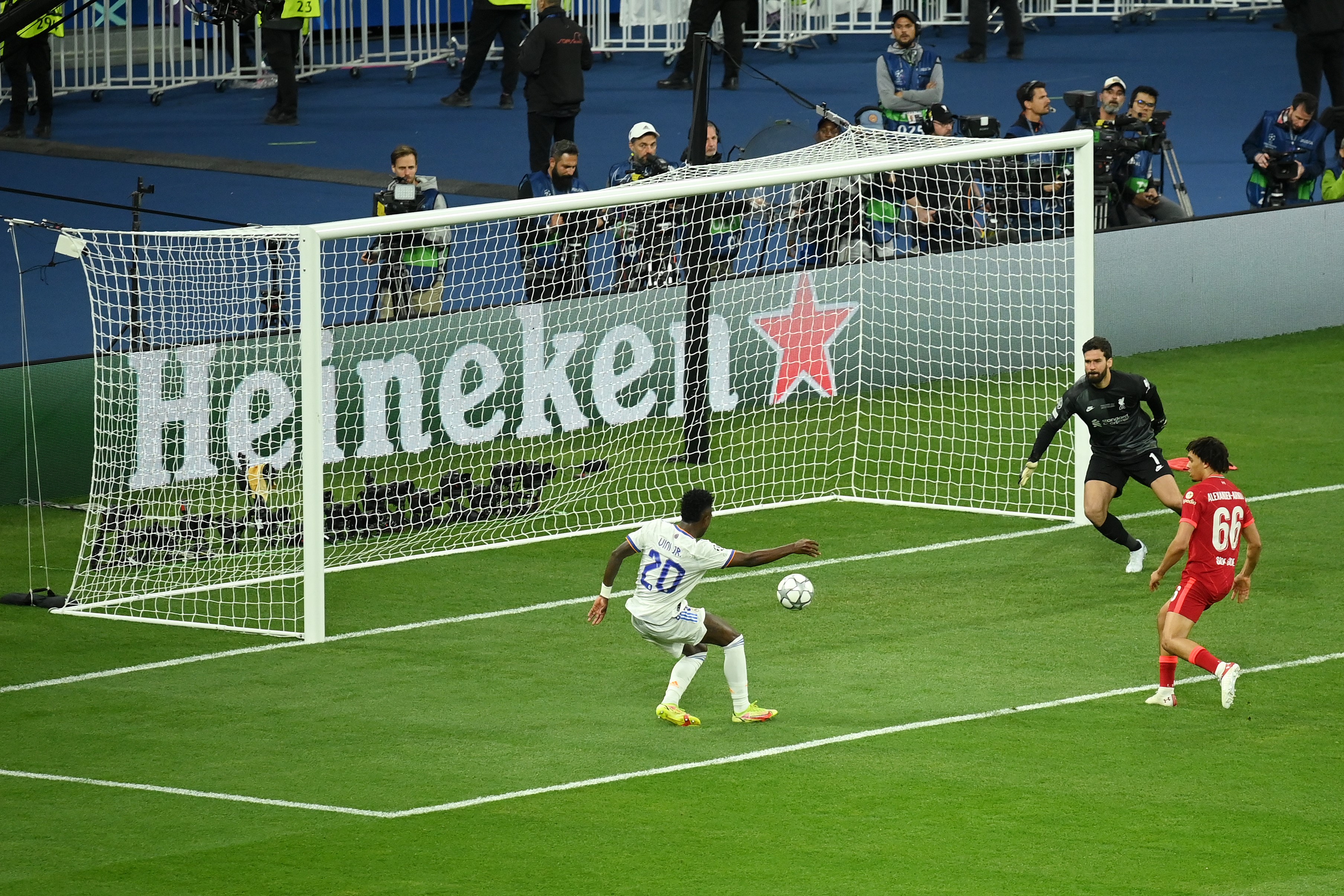 Vinicius (Real Madrid) sul secondo palo segna il gol dell'1-0 nella finale contro il Liverpool, Getty Images