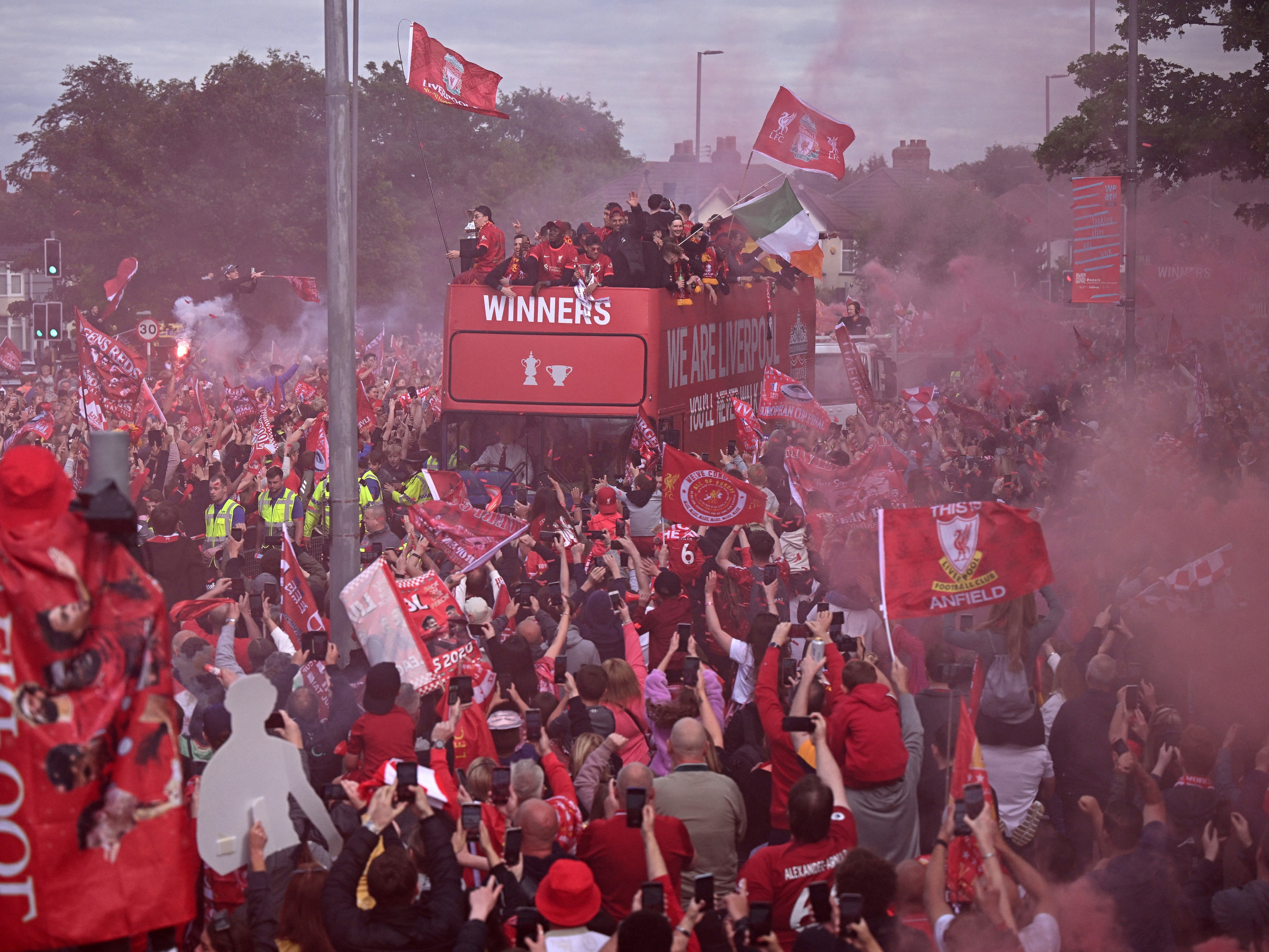 Liverpool-Fans feiern Klopp und Co. frenetisch