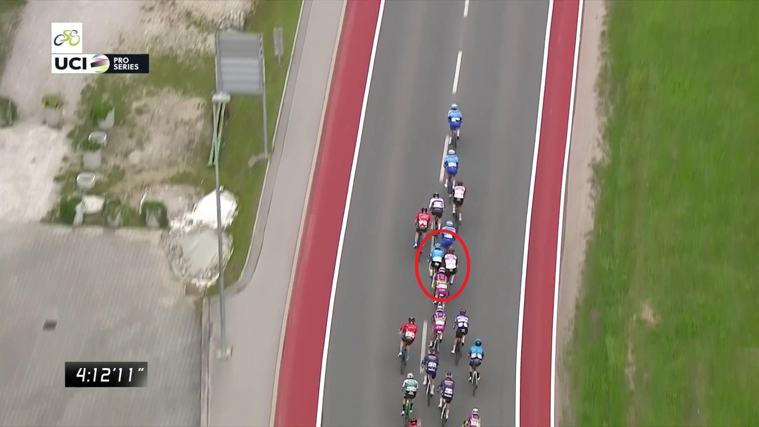 Giro di Slovenia Volata da rivedere alla VAR che spallate tra Ackermann e Albanese Ciclismo Giro di Slovenia Volata da rivedere alla VAR che spallate tra Ackermann e Albanese Ciclismo