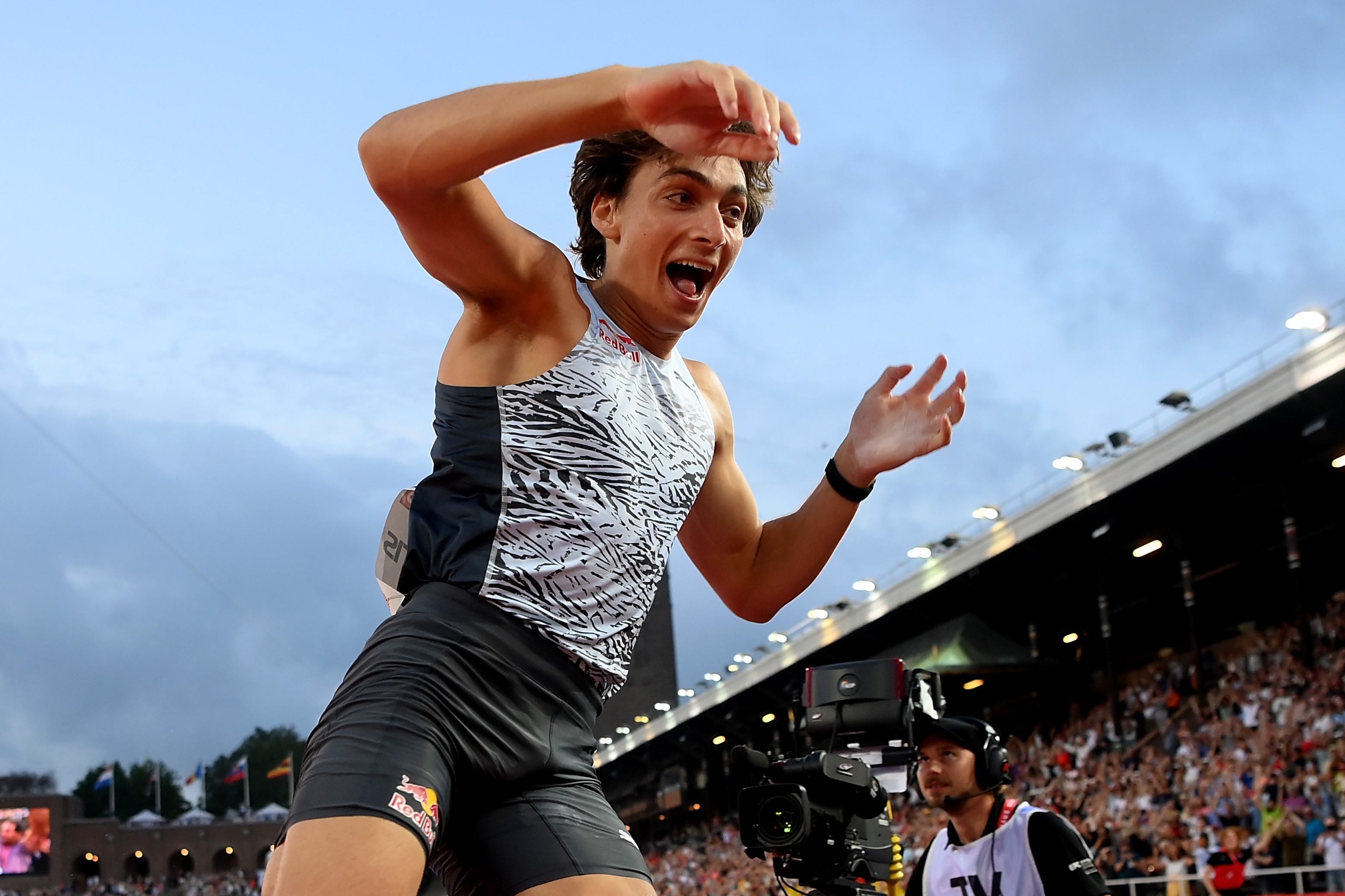 Duplantis, récord en salto con pértiga al aire libre