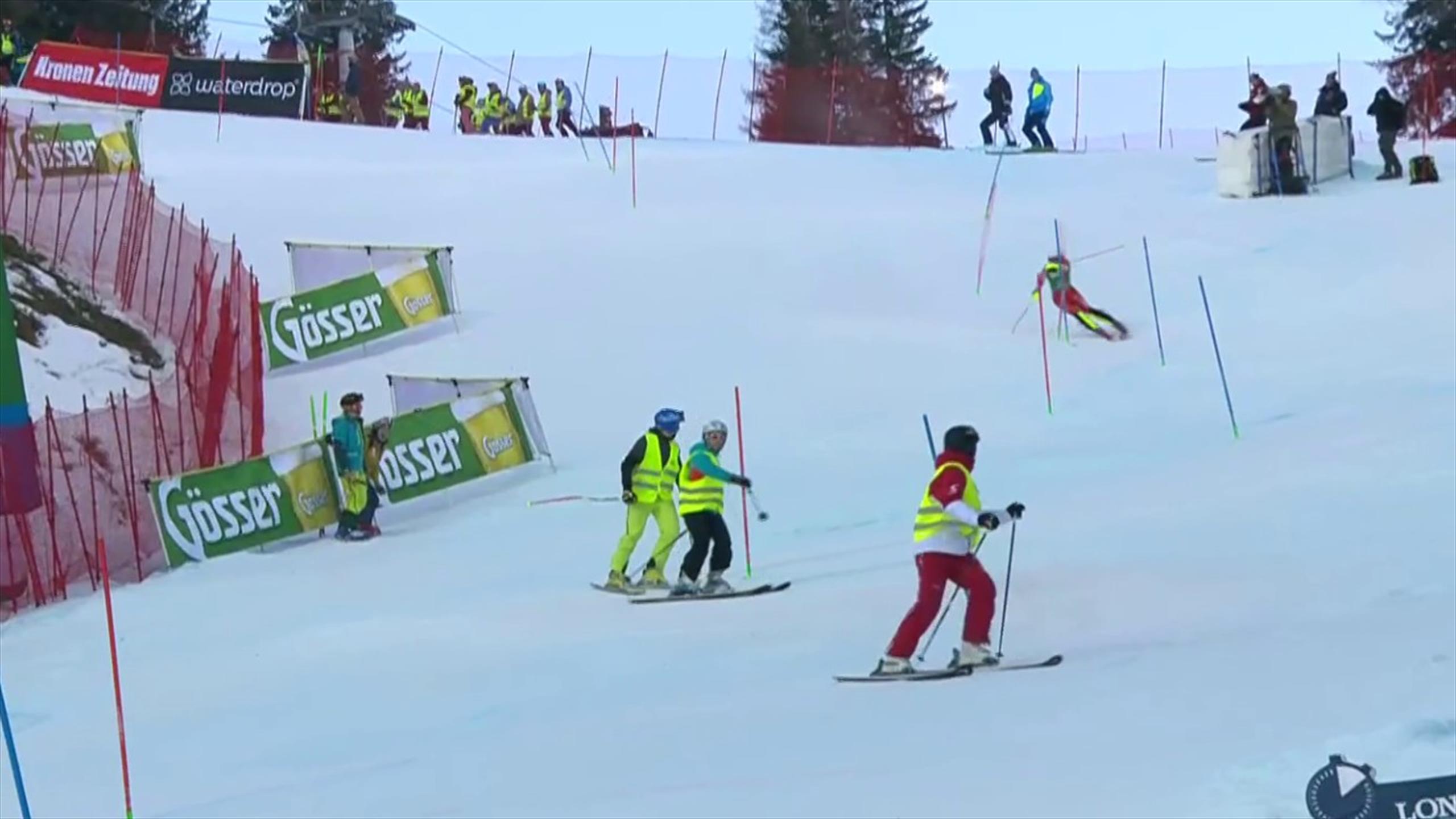 Semmering: Rutschkommando vor Slalom-Läuferin im Hang - 