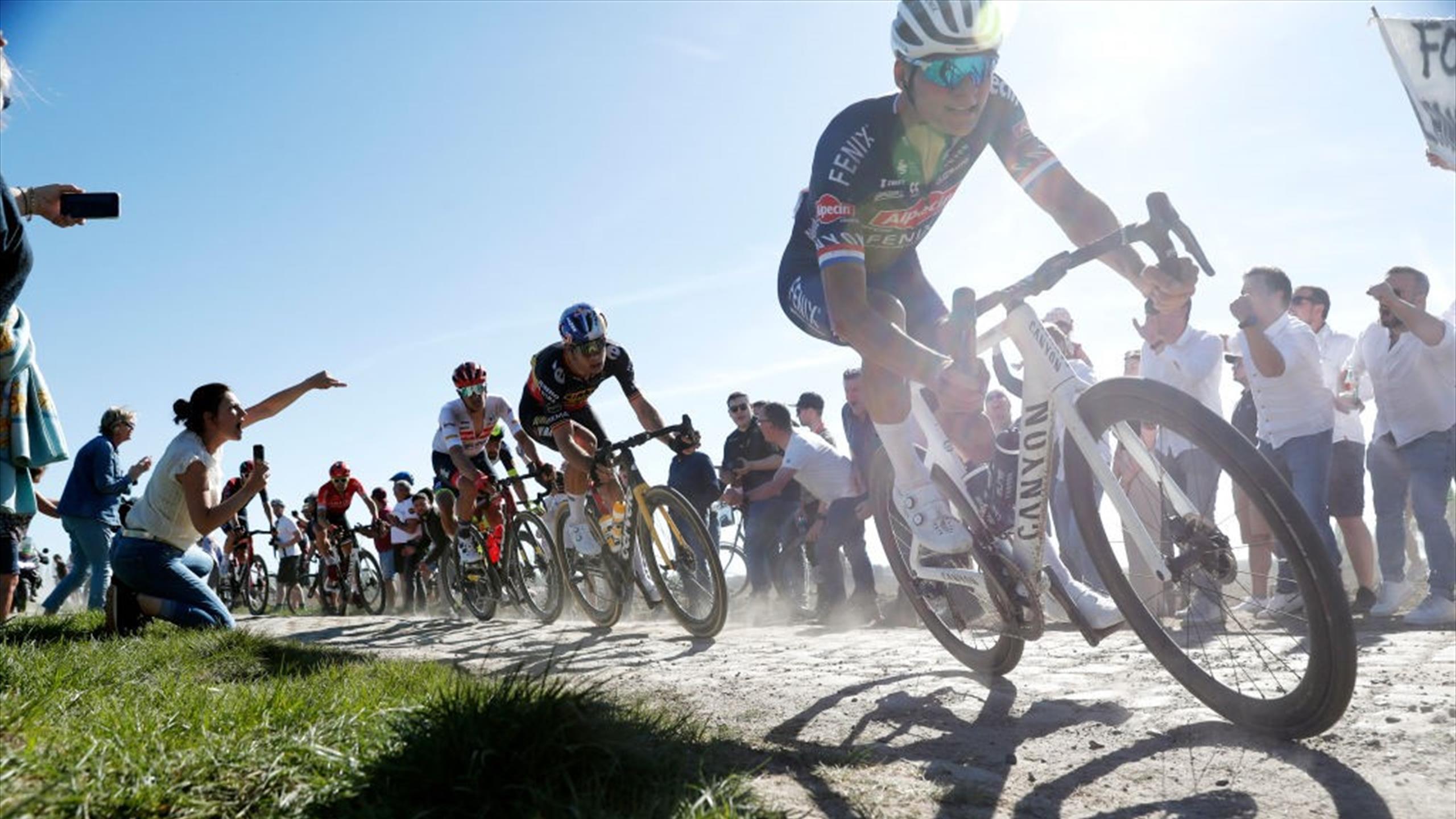ParijsRoubaix Kijk live op Eurosport en discovery+ of Van der Poel kan winnen op kasseien ParijsRoubaix Kijk live op Eurosport en discovery+ of Van der Poel kan winnen op kasseien